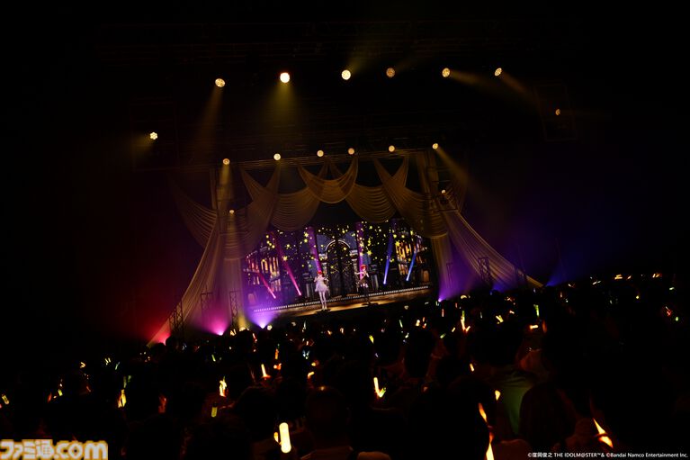 『アイマス』双海亜美・真美 twin live“ふたごぼしのつばさ”東京公演リポート。全曲ふたりでのステージで、新曲『北極星をズラしちゃえ！』でも一体感のあるパフォーマンスを披露。