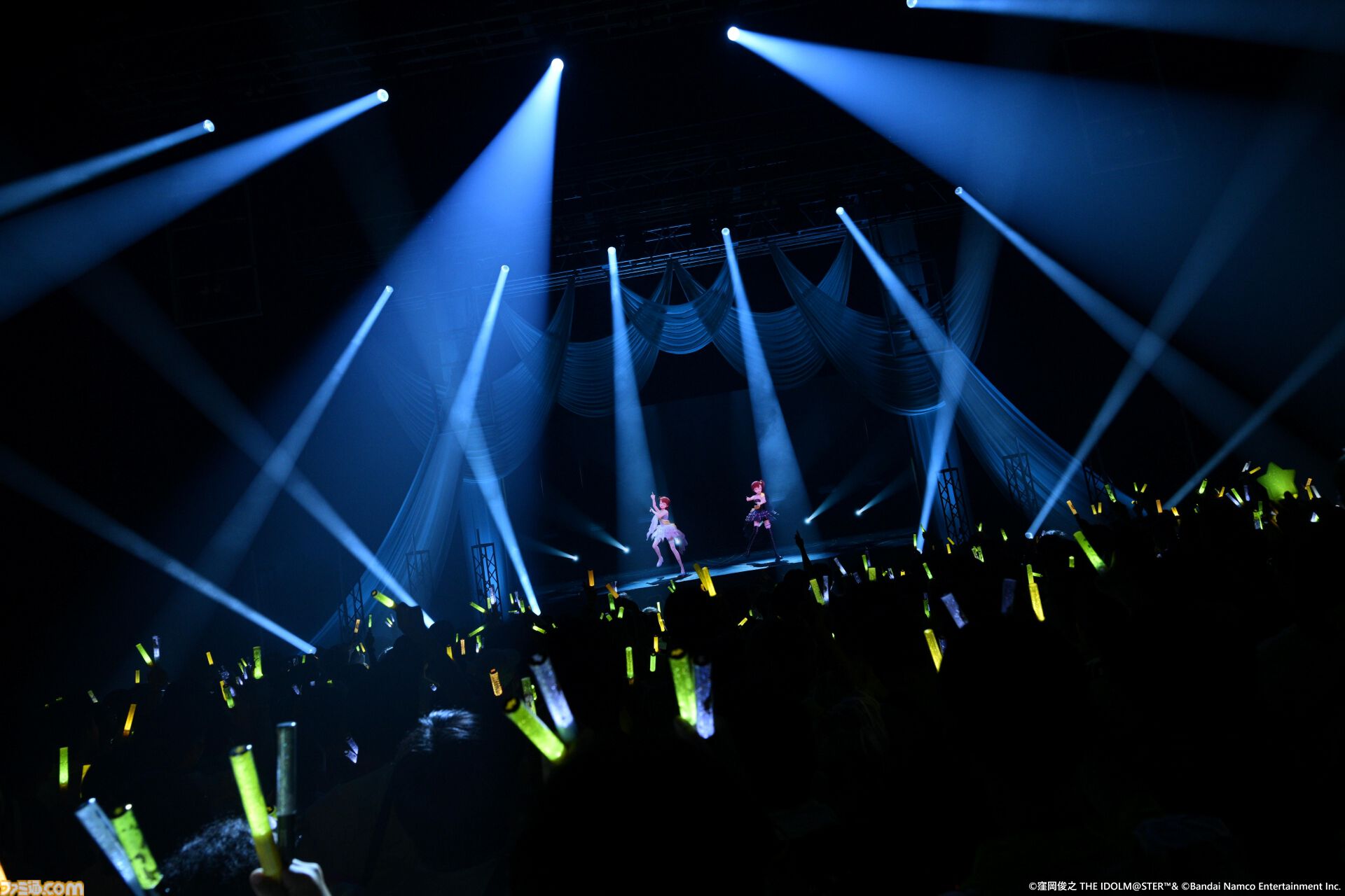 『アイマス』双海亜美・真美 twin live“ふたごぼしのつばさ”東京公演リポート。全曲ふたりでのステージで、新曲『北極星をズラしちゃえ！』でも一体感のあるパフォーマンスを披露。