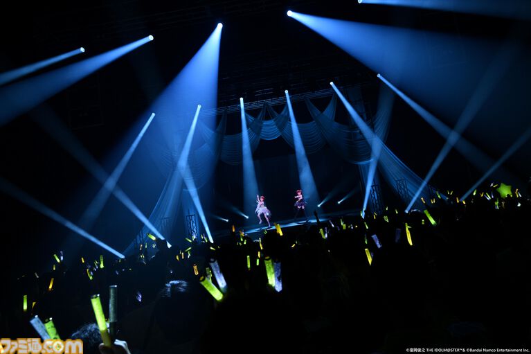 『アイマス』双海亜美・真美 twin live“ふたごぼしのつばさ”東京公演リポート。全曲ふたりでのステージで、新曲『北極星をズラしちゃえ！』でも一体感のあるパフォーマンスを披露。