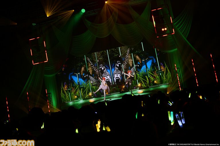 『アイマス』双海亜美・真美 twin live“ふたごぼしのつばさ”東京公演リポート。全曲ふたりでのステージで、新曲『北極星をズラしちゃえ！』でも一体感のあるパフォーマンスを披露。