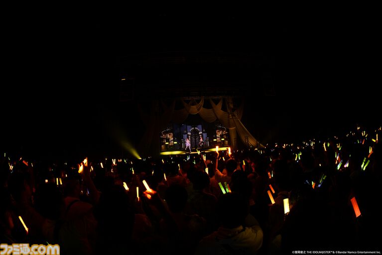 『アイマス』双海亜美・真美 twin live“ふたごぼしのつばさ”東京公演リポート。全曲ふたりでのステージで、新曲『北極星をズラしちゃえ！』でも一体感のあるパフォーマンスを披露。
