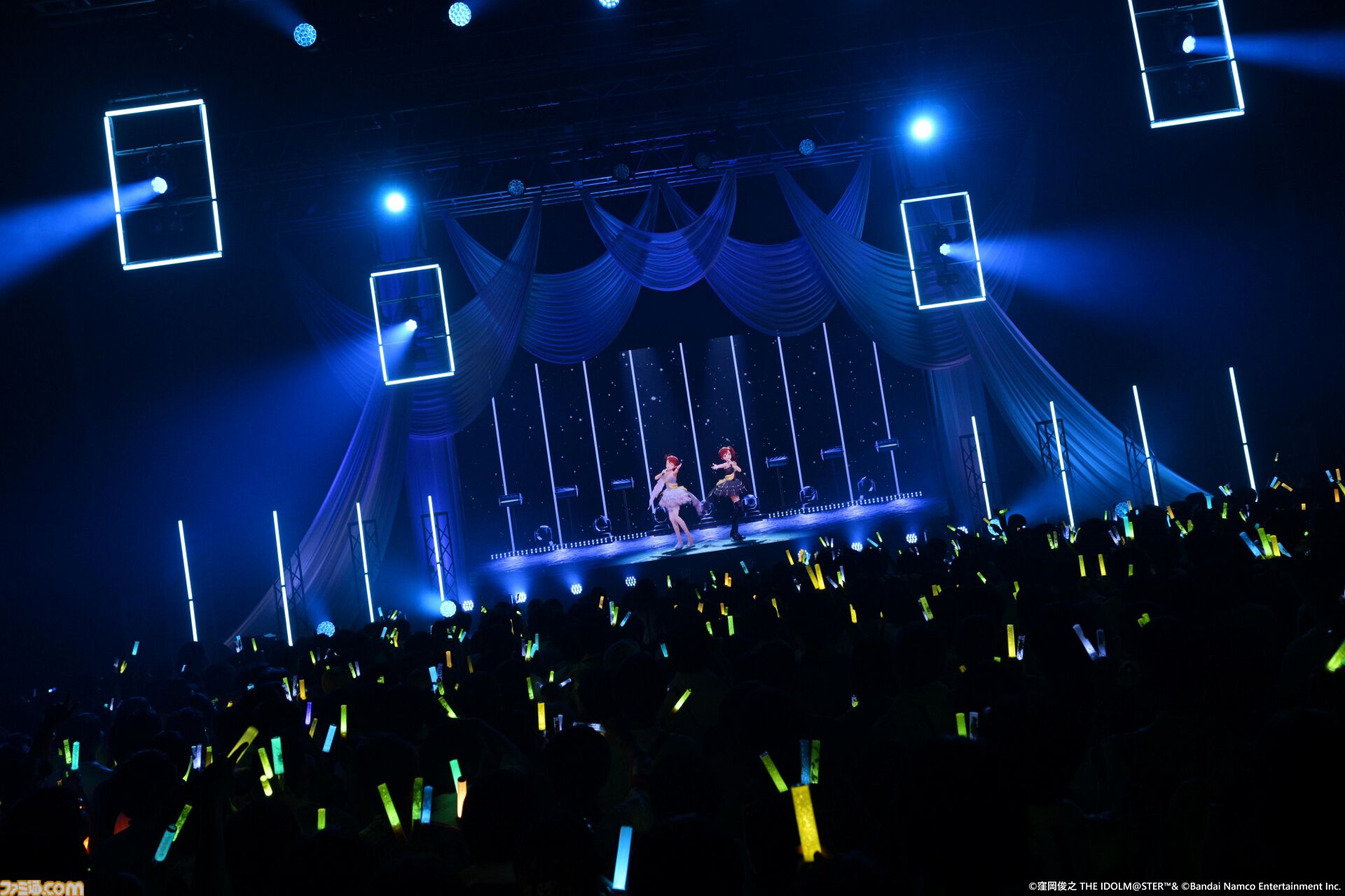 『アイマス』双海亜美・真美 twin live“ふたごぼしのつばさ”東京公演リポート。全曲ふたりでのステージで、新曲『北極星をズラしちゃえ！』でも一体感のあるパフォーマンスを披露。