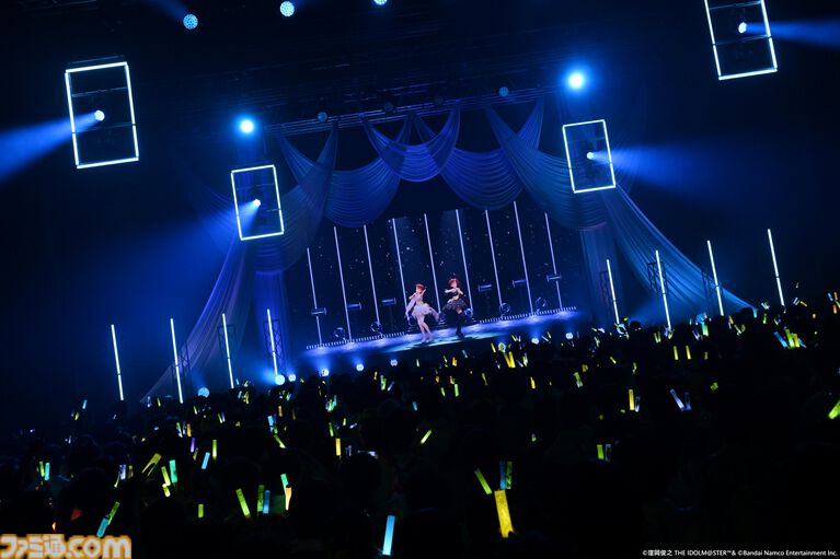 『アイマス』双海亜美・真美 twin live“ふたごぼしのつばさ”東京公演リポート。全曲ふたりでのステージで、新曲『北極星をズラしちゃえ！』でも一体感のあるパフォーマンスを披露。