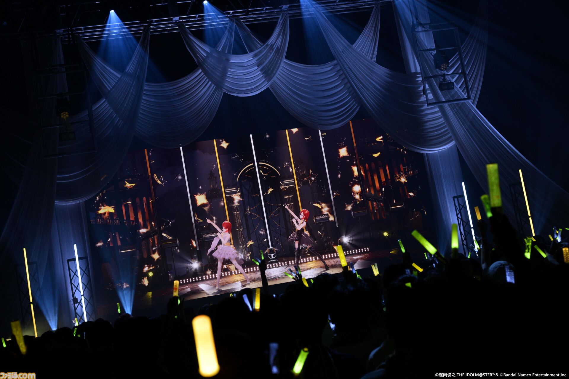 『アイマス』双海亜美・真美 twin live“ふたごぼしのつばさ”東京公演リポート。全曲ふたりでのステージで、新曲『北極星をズラしちゃえ！』でも一体感のあるパフォーマンスを披露。