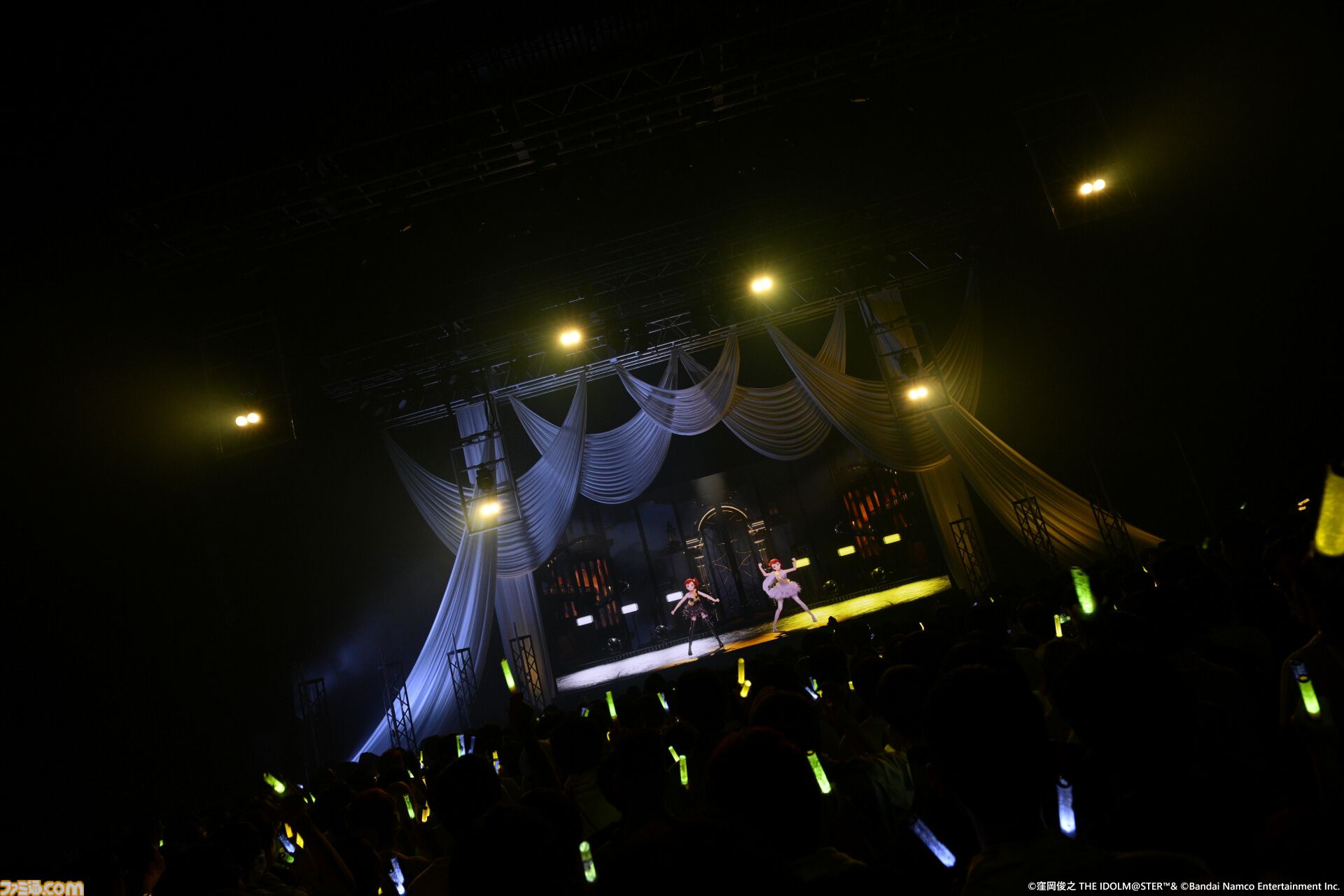 『アイマス』双海亜美・真美 twin live“ふたごぼしのつばさ”東京公演リポート。全曲ふたりでのステージで、新曲『北極星をズラしちゃえ！』でも一体感のあるパフォーマンスを披露。