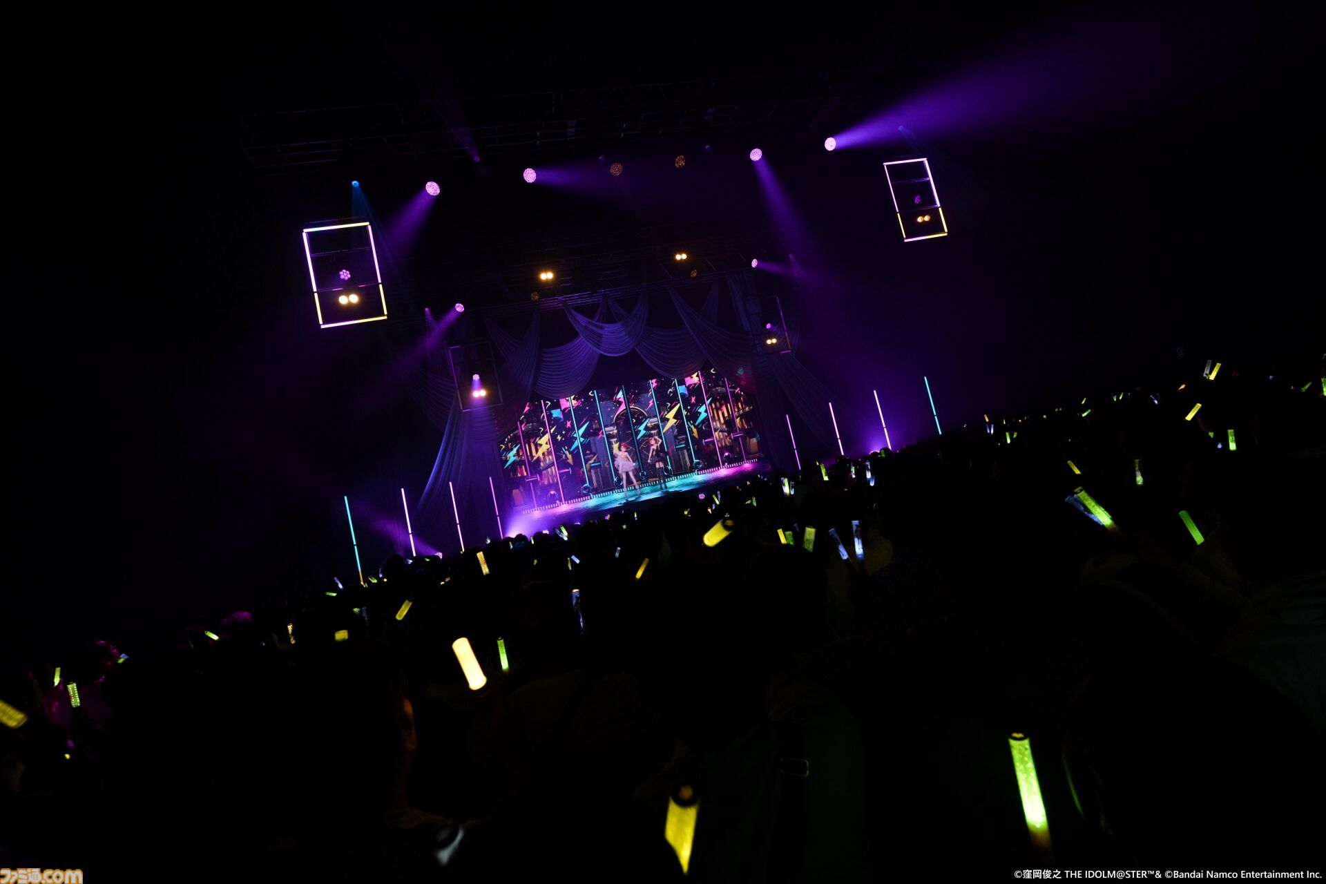 『アイマス』双海亜美・真美 twin live“ふたごぼしのつばさ”東京公演リポート。全曲ふたりでのステージで、新曲『北極星をズラしちゃえ！』でも一体感のあるパフォーマンスを披露。