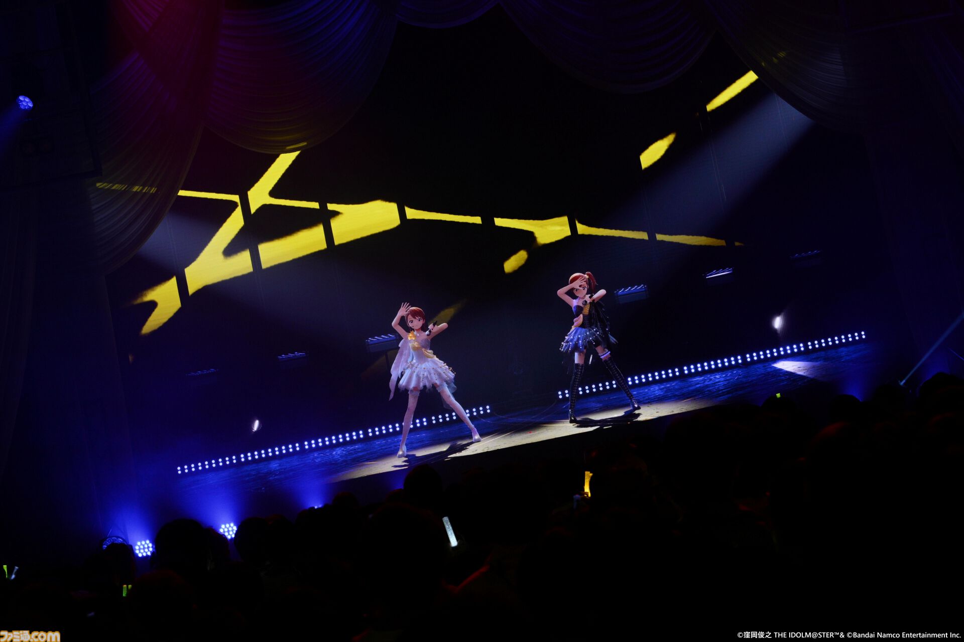 『アイマス』双海亜美・真美 twin live“ふたごぼしのつばさ”東京公演リポート。全曲ふたりでのステージで、新曲『北極星をズラしちゃえ！』でも一体感のあるパフォーマンスを披露。