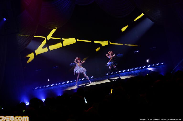 『アイマス』双海亜美・真美 twin live“ふたごぼしのつばさ”東京公演リポート。全曲ふたりでのステージで、新曲『北極星をズラしちゃえ！』でも一体感のあるパフォーマンスを披露。