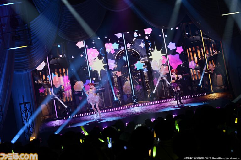 『アイマス』双海亜美・真美 twin live“ふたごぼしのつばさ”東京公演リポート。全曲ふたりでのステージで、新曲『北極星をズラしちゃえ！』でも一体感のあるパフォーマンスを披露。