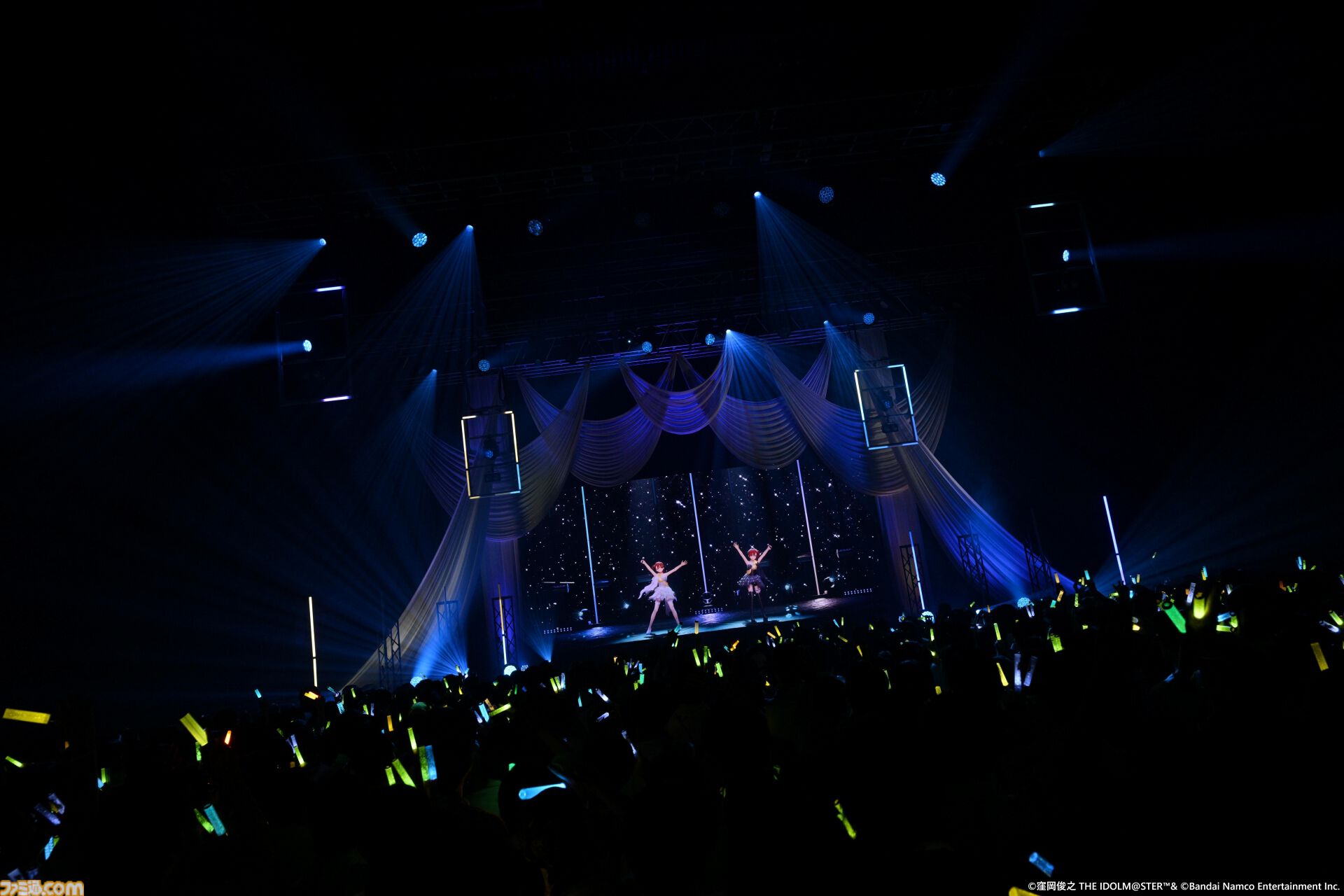 『アイマス』双海亜美・真美 twin live“ふたごぼしのつばさ”東京公演リポート。全曲ふたりでのステージで、新曲『北極星をズラしちゃえ！』でも一体感のあるパフォーマンスを披露。