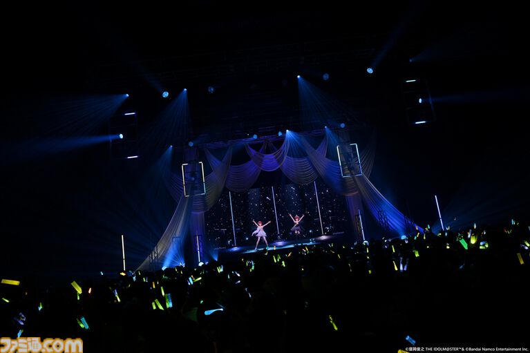 『アイマス』双海亜美・真美 twin live“ふたごぼしのつばさ”東京公演リポート。全曲ふたりでのステージで、新曲『北極星をズラしちゃえ！』でも一体感のあるパフォーマンスを披露。
