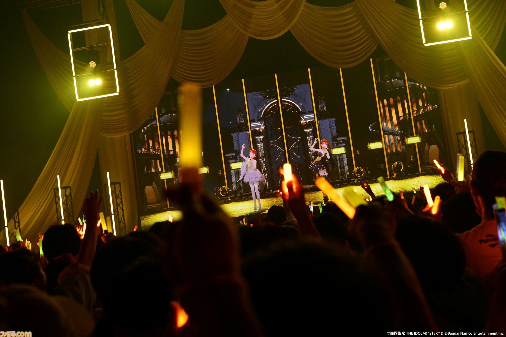 『アイマス』双海亜美・真美 twin live“ふたごぼしのつばさ”東京公演リポート。全曲ふたりでのステージで、新曲『北極星をズラしちゃえ！』でも一体感のあるパフォーマンスを披露。