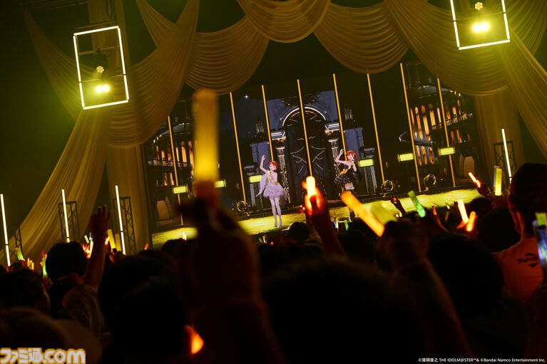 『アイマス』双海亜美・真美 twin live“ふたごぼしのつばさ”東京公演リポート。全曲ふたりでのステージで、新曲『北極星をズラしちゃえ！』でも一体感のあるパフォーマンスを披露。