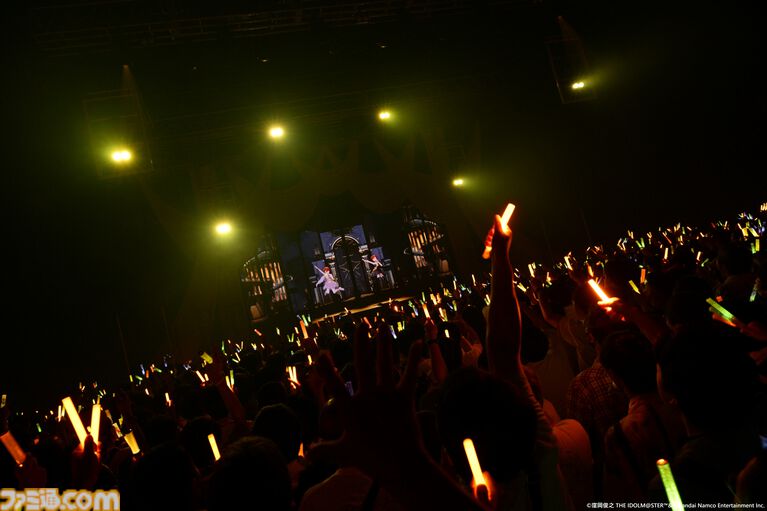 『アイマス』双海亜美・真美 twin live“ふたごぼしのつばさ”東京公演リポート。全曲ふたりでのステージで、新曲『北極星をズラしちゃえ！』でも一体感のあるパフォーマンスを披露。