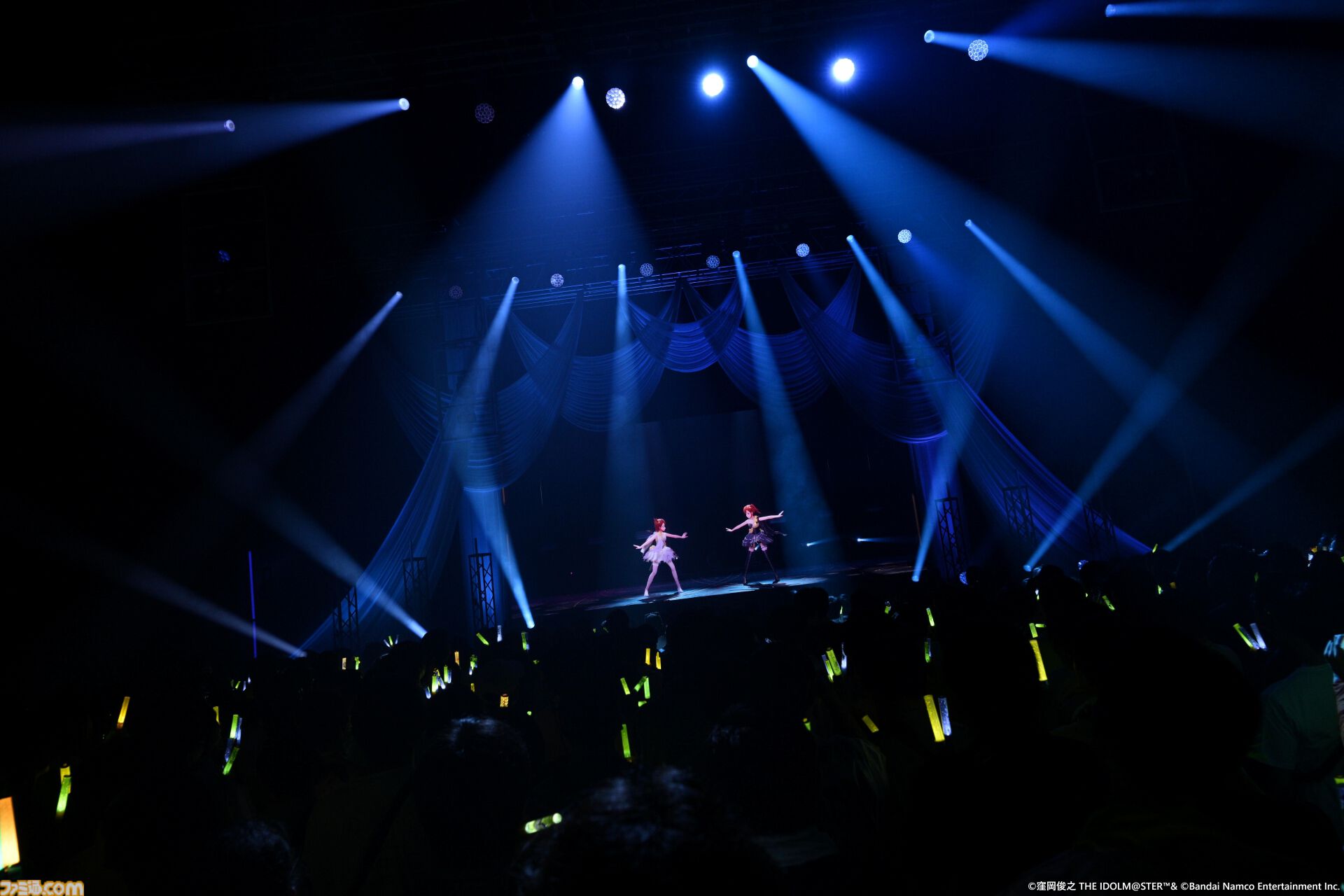 『アイマス』双海亜美・真美 twin live“ふたごぼしのつばさ”東京公演リポート。全曲ふたりでのステージで、新曲『北極星をズラしちゃえ！』でも一体感のあるパフォーマンスを披露。