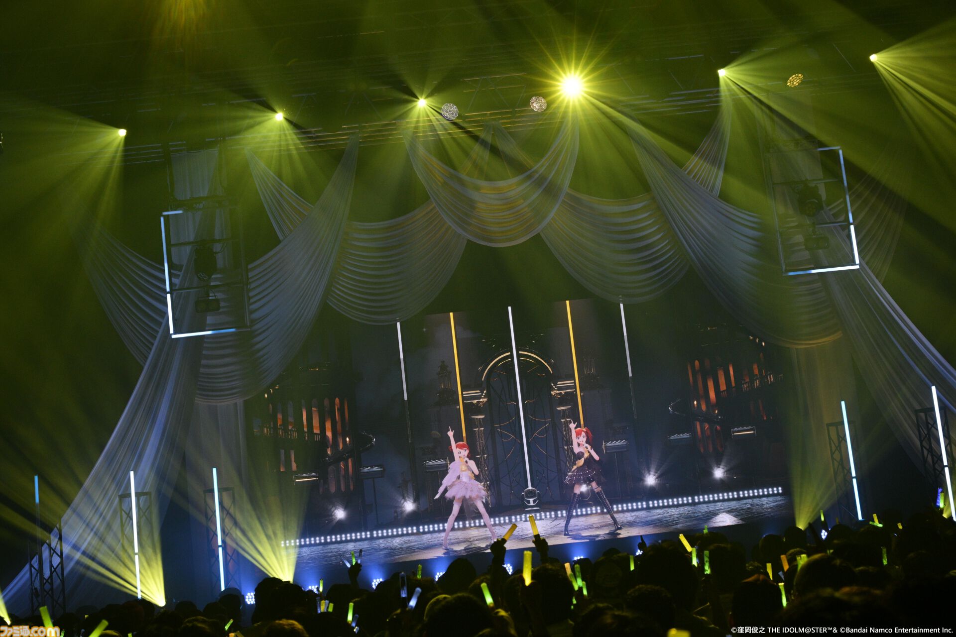 『アイマス』双海亜美・真美 twin live“ふたごぼしのつばさ”東京公演リポート。全曲ふたりでのステージで、新曲『北極星をズラしちゃえ！』でも一体感のあるパフォーマンスを披露。