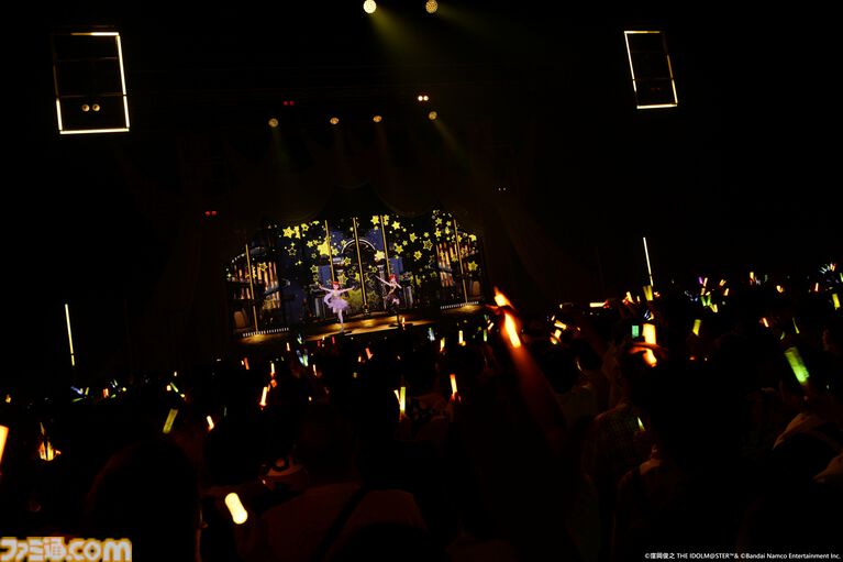 『アイマス』双海亜美・真美 twin live“ふたごぼしのつばさ”東京公演リポート。全曲ふたりでのステージで、新曲『北極星をズラしちゃえ！』でも一体感のあるパフォーマンスを披露。