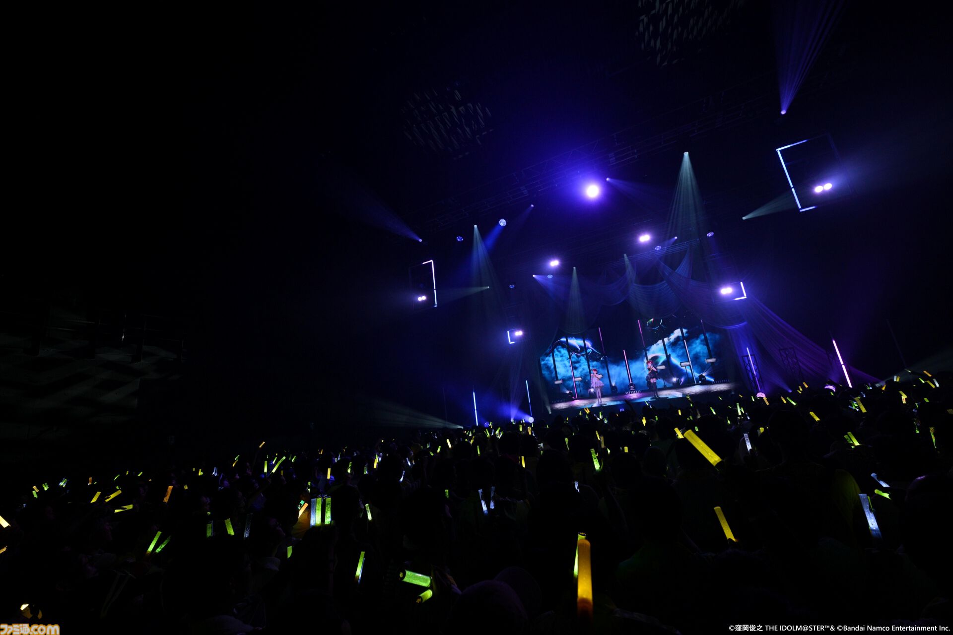 『アイマス』双海亜美・真美 twin live“ふたごぼしのつばさ”東京公演リポート。全曲ふたりでのステージで、新曲『北極星をズラしちゃえ！』でも一体感のあるパフォーマンスを披露。