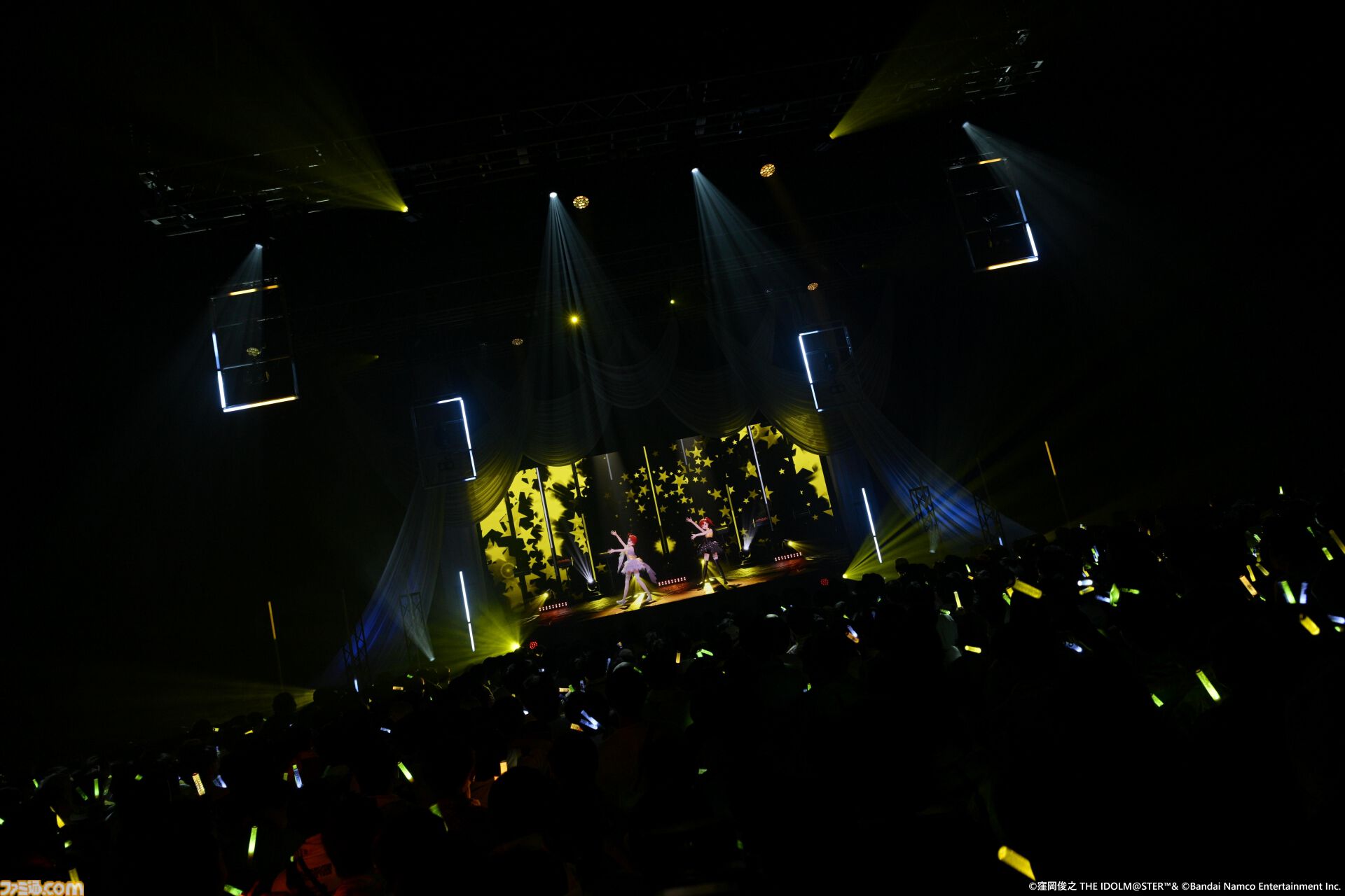 『アイマス』双海亜美・真美 twin live“ふたごぼしのつばさ”東京公演リポート。全曲ふたりでのステージで、新曲『北極星をズラしちゃえ！』でも一体感のあるパフォーマンスを披露。