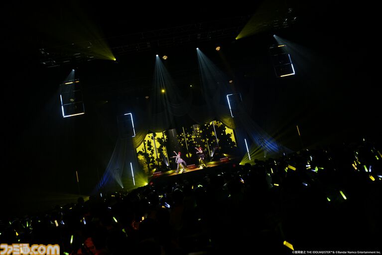 『アイマス』双海亜美・真美 twin live“ふたごぼしのつばさ”東京公演リポート。全曲ふたりでのステージで、新曲『北極星をズラしちゃえ！』でも一体感のあるパフォーマンスを披露。