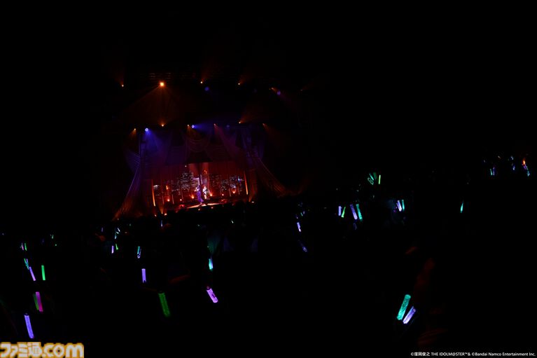 『アイマス』三浦あずさ・秋月律子 twin live “つみまつよるまち”東京公演リポート。大人の魅力が溢れる落ち着いたライブで、オシャレな新曲『Binary Star』も披露
