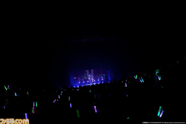 『アイマス』三浦あずさ・秋月律子 twin live “つみまつよるまち”東京公演リポート。大人の魅力が溢れる落ち着いたライブで、オシャレな新曲『Binary Star』も披露