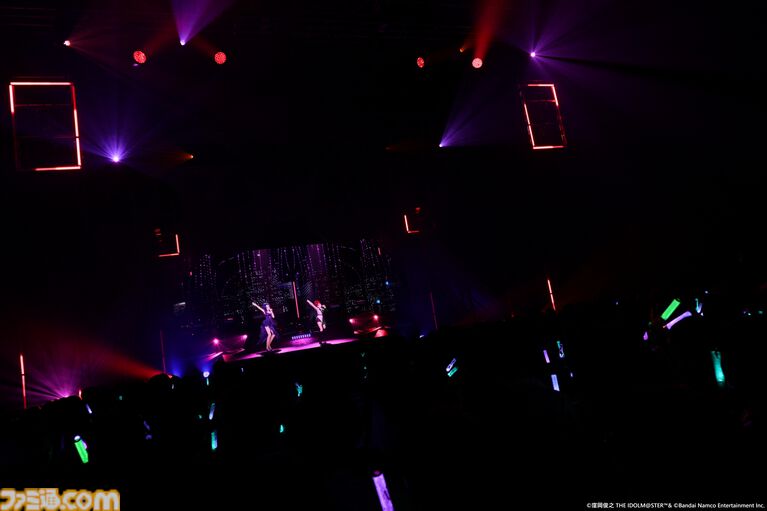 『アイマス』三浦あずさ・秋月律子 twin live “つみまつよるまち”東京公演リポート。大人の魅力が溢れる落ち着いたライブで、オシャレな新曲『Binary Star』も披露