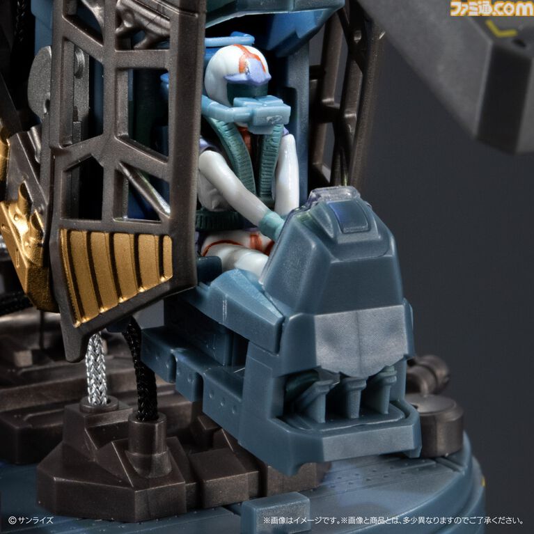 【ガンダム】3種合体で全高約20cmのバストアップフィギュアに。精巧な内部構造も楽しめる。本日(8/31)よりガシャポンオンラインで予約開始