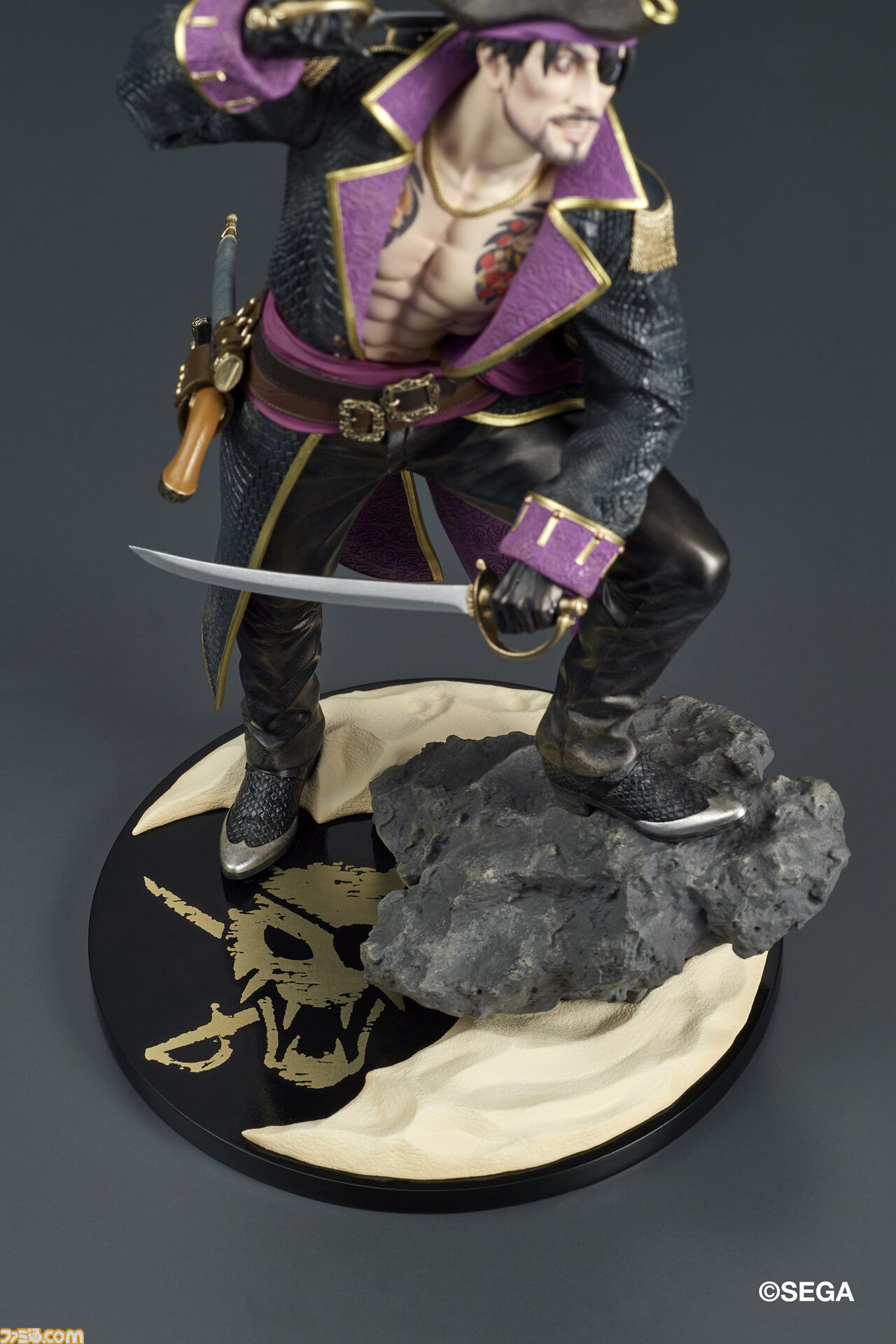 『龍が如く8外伝』キャプテン真島フィギュアがエビテンで予約受付中。限定特典はフィギュアのバックに飾ってもよし、敷いてもよしの“ゴロー丸布ポスター”