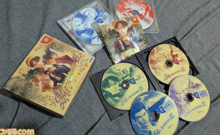 『シェンムーII』発売25周年。舞台は香港へ。マップはさらに広く、物語は壮大に。美女も強敵も隠し要素も満載の正統続編。衝撃のエンディングが君を待つ!【今日は何の日】