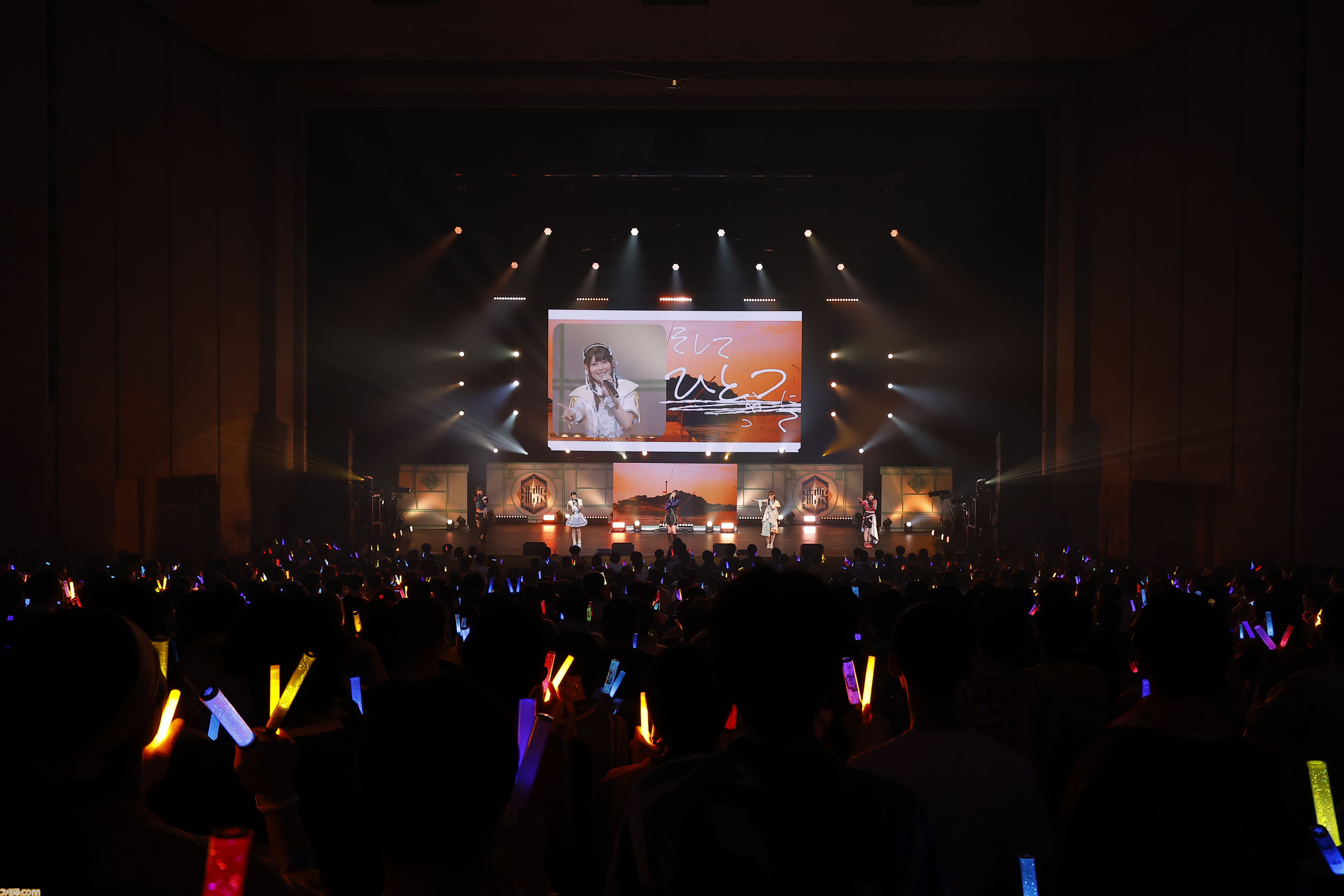 『学マス』標ツアー福岡公演Day1リポート。藤田ことねの新曲『神かわいい』や花海咲季の新曲『nazonazo』が初披露！ 熱いステージだけでなく、ユニークなMCで笑いも届ける