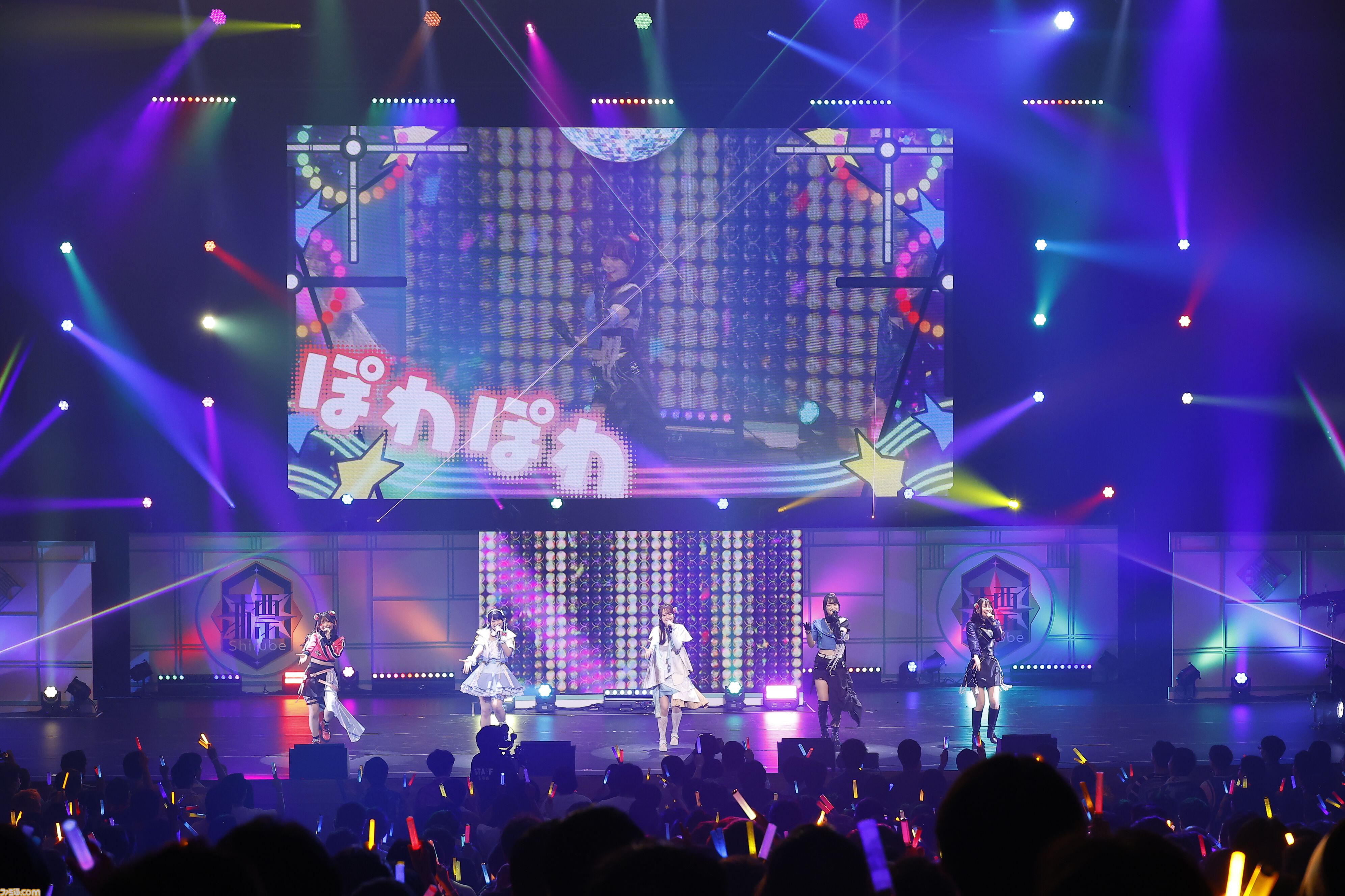 『学マス』標ツアー福岡公演Day1リポート。藤田ことねの新曲『神かわいい』や花海咲季の新曲『nazonazo』が初披露！ 熱いステージだけでなく、ユニークなMCで笑いも届ける
