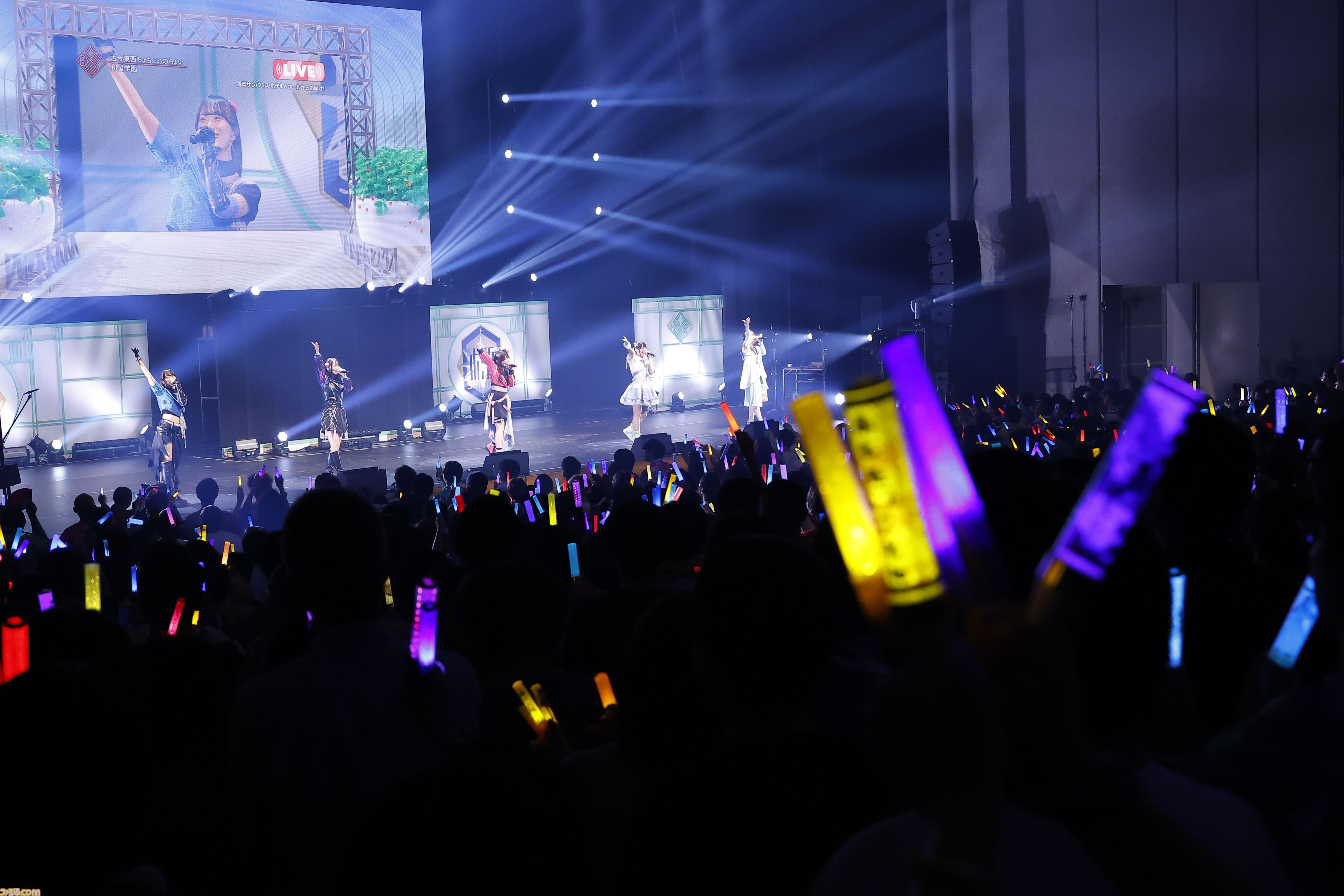 『学マス』標ツアー福岡公演Day1リポート。藤田ことねの新曲『神かわいい』や花海咲季の新曲『nazonazo』が初披露！ 熱いステージだけでなく、ユニークなMCで笑いも届ける