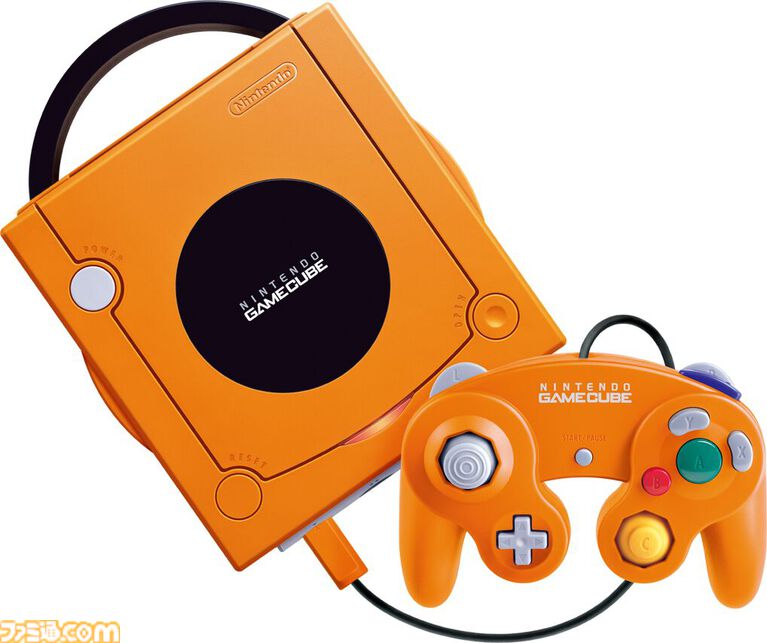 ニンテンドーゲームキューブ25周年。立方体のボディーが風変わりでキュート。コントローラーの形状はいまでも愛用されるほどの人気を誇る【今日は何の日？】