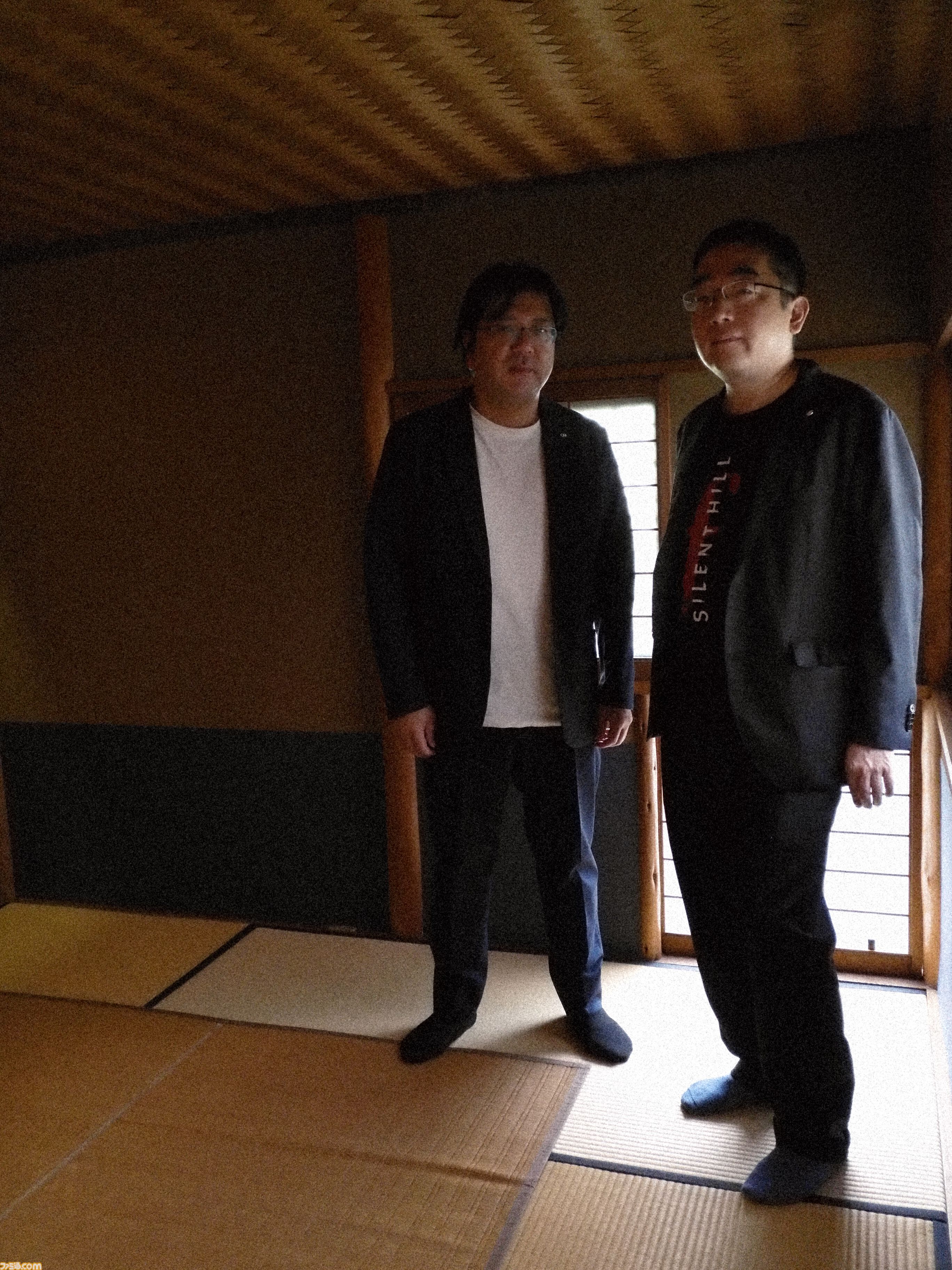 『サイレントヒル f』×『零』和ホラーゲーム対談。衣装コラボはJホラーの好敵手にして仲間の証、ユニフォーム交換!? 岡本 基氏×柴田 誠氏が今後のコラボの展望も語らう