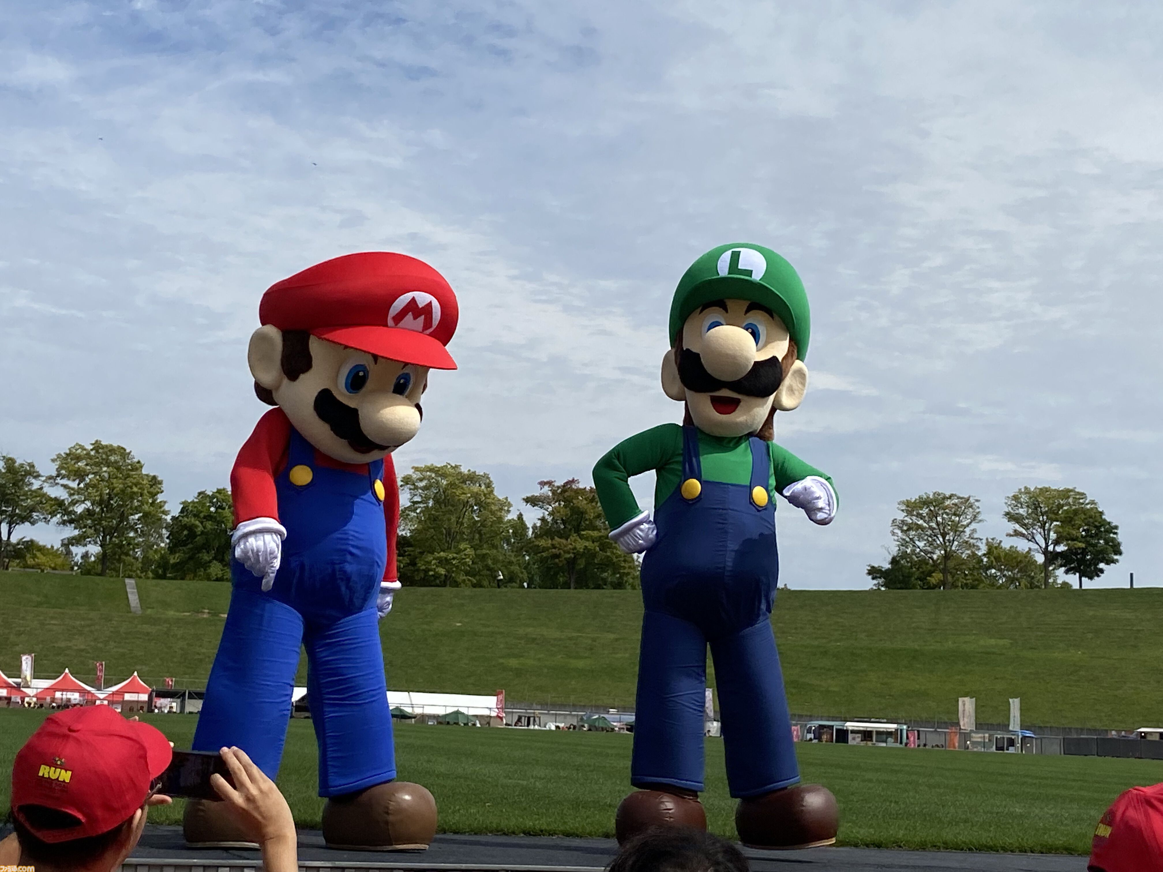 札幌に6000人超の“マリオ”が集結！ 『スーパーマリオ』ファンランイベントが日本で開催、ゴール前には“スタートンネル”も