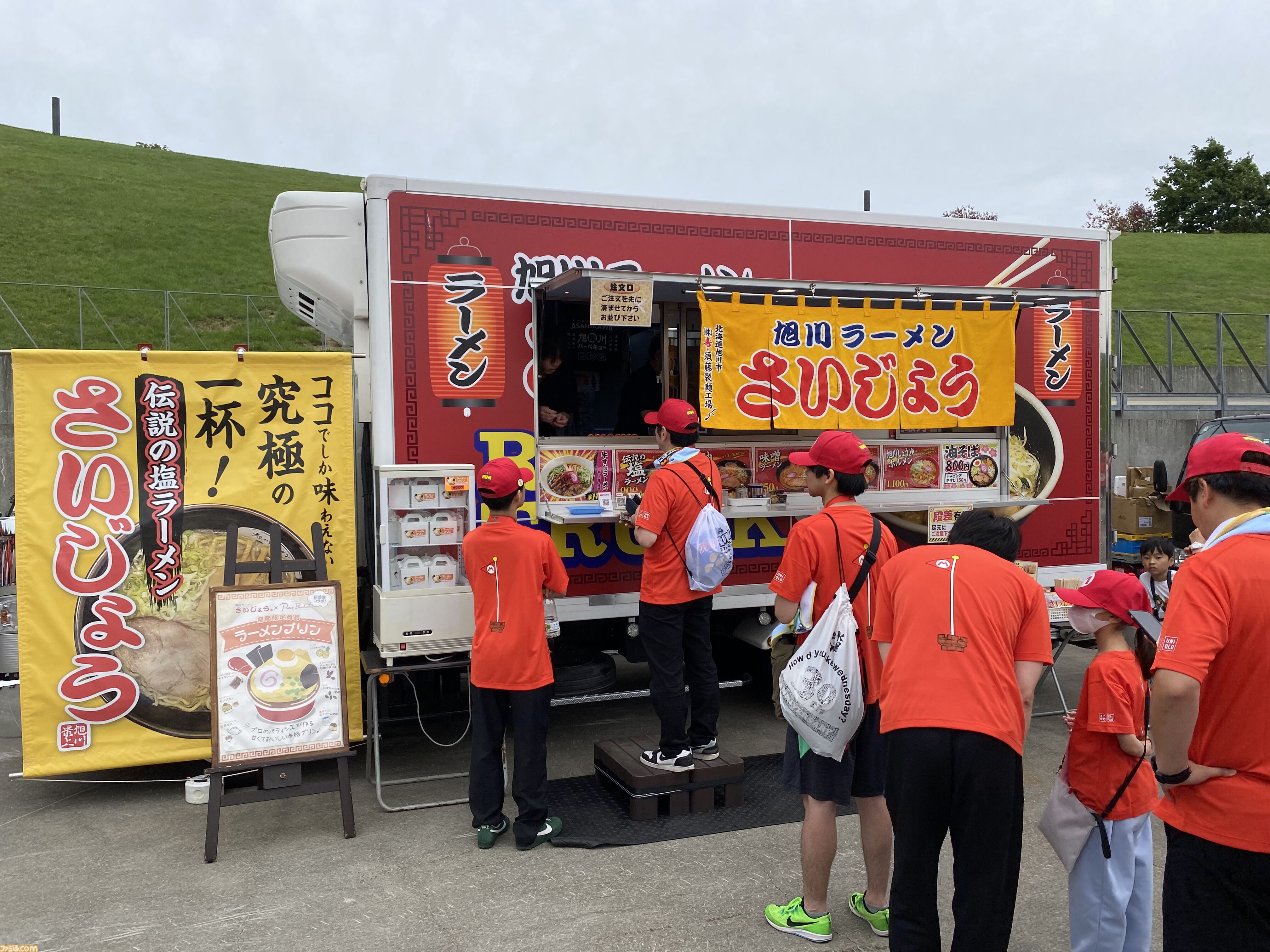 札幌に6000人超の“マリオ”が集結！ 『スーパーマリオ』ファンランイベントが日本で開催、ゴール前には“スタートンネル”も