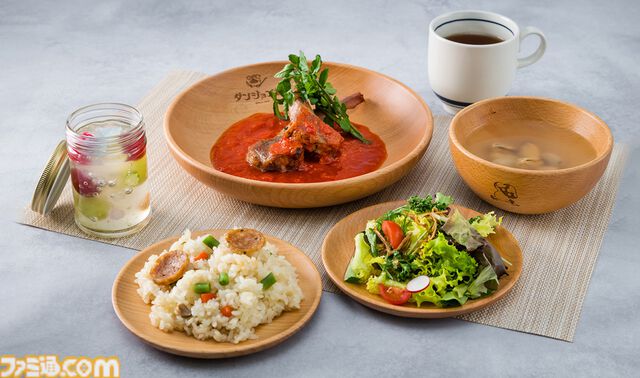 『ダンジョン飯』“炎⻯にカツレツ”や“コカトリスの親子あんかけ”がうまそう。レッドドラゴンのステーキはワニ肉で再現。コラボカフェが7/2より池袋で開催