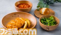 『ダンジョン飯』“炎⻯にカツレツ”や“コカトリスの親子あんかけ”がうまそう。レッドドラゴンのステーキはワニ肉で再現。コラボカフェが7/2より池袋で開催