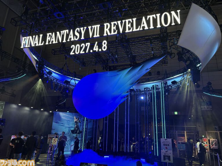 スクエニブースに巨大メテオが出現。忘らるる都でのあのシーンなど『FF7』フォトスポット、限定ノベルティにはレトロパッケージ風BOXも【TGS2026】