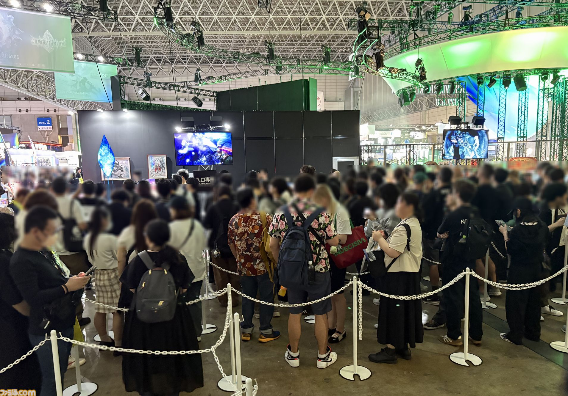 スクエニブースに巨大メテオが出現。忘らるる都でのあのシーンなど『FF7』フォトスポット、限定ノベルティにはレトロパッケージ風BOXも【TGS2026】