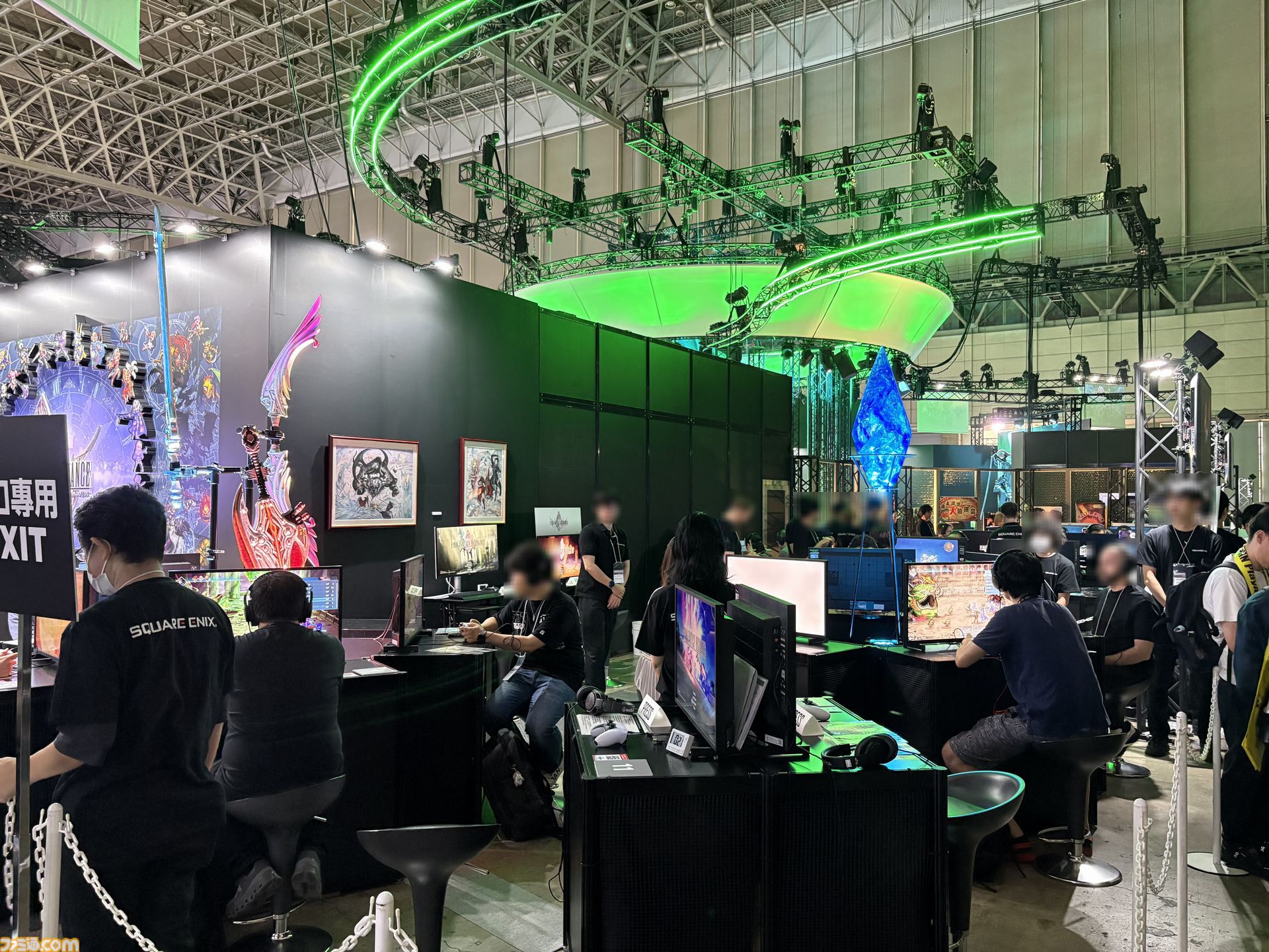 スクエニブースに巨大メテオが出現。忘らるる都でのあのシーンなど『FF7』フォトスポット、限定ノベルティにはレトロパッケージ風BOXも【TGS2026】