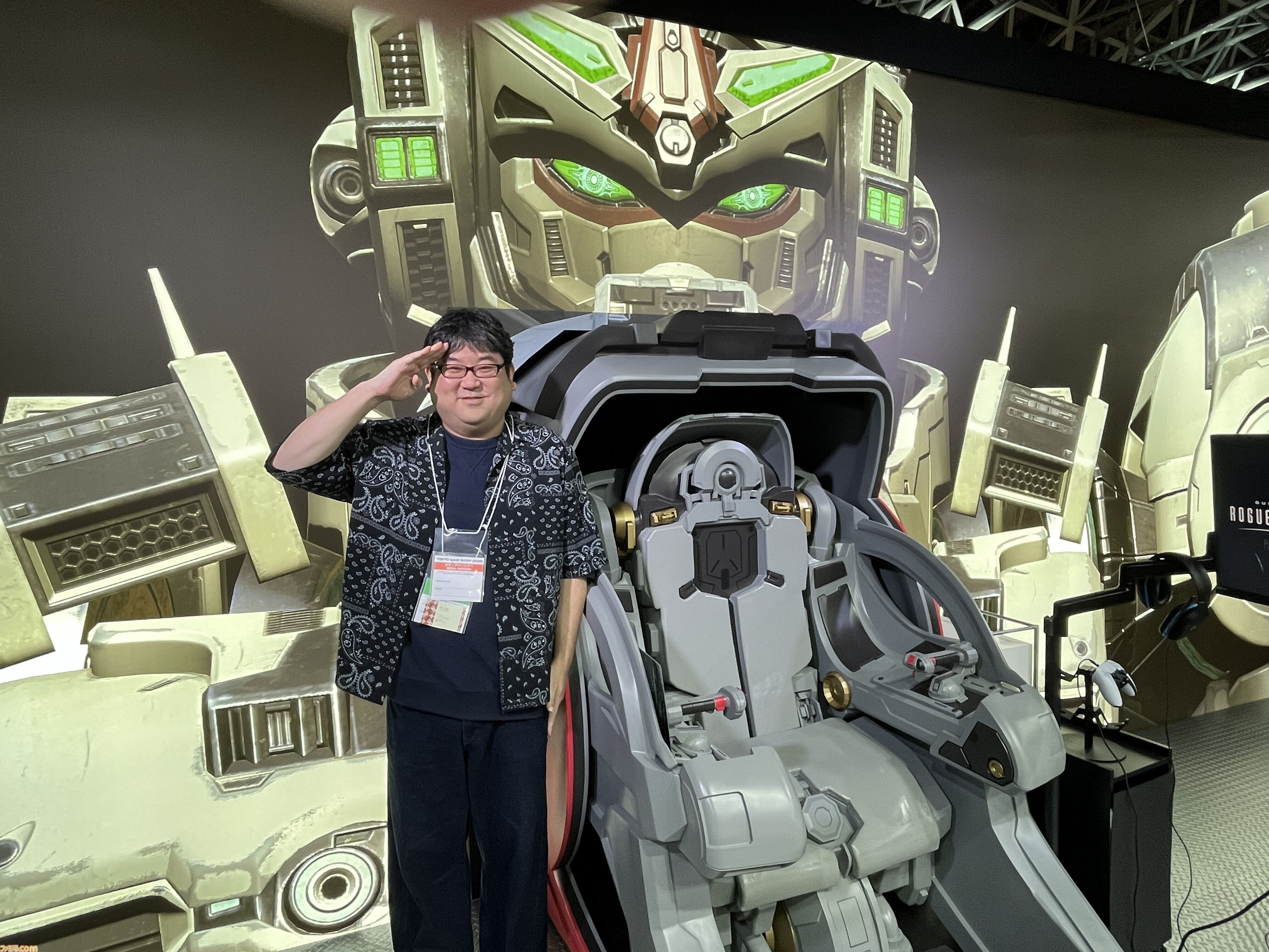 『ガンダム ローグオービット』コックピット試遊。ゲーム内の3Dデータをもとに作られた精巧なコックピットに大興奮！ 「僕がいちばん、ガンダムをうまく使えるんだ！」【TGS2026】