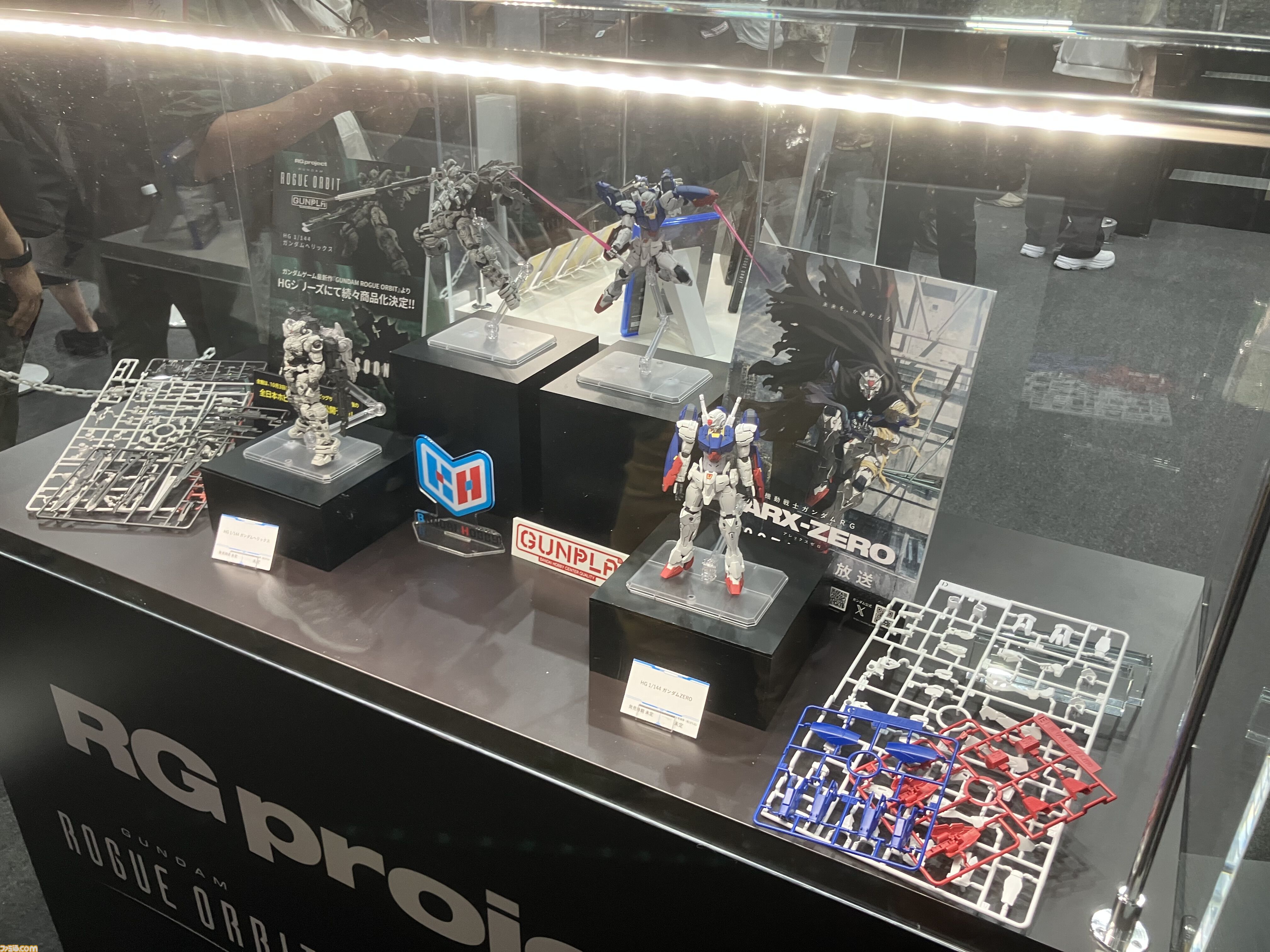 『ガンダム ローグオービット』コックピット試遊。ゲーム内の3Dデータをもとに作られた精巧なコックピットに大興奮！ 「僕がいちばん、ガンダムをうまく使えるんだ！」【TGS2026】