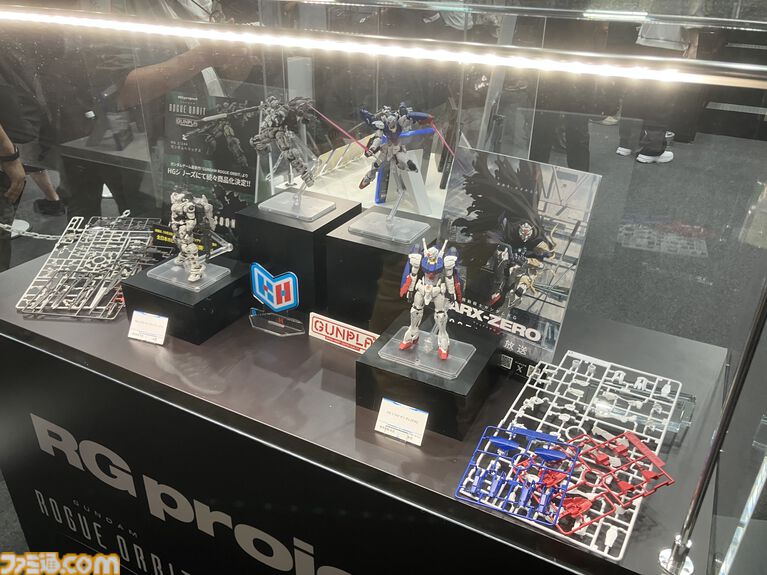 『ガンダム ローグオービット』コックピット試遊。ゲーム内の3Dデータをもとに作られた精巧なコックピットに大興奮! 「僕がいちばん、ガンダムをうまく使えるんだ!」【TGS2026】