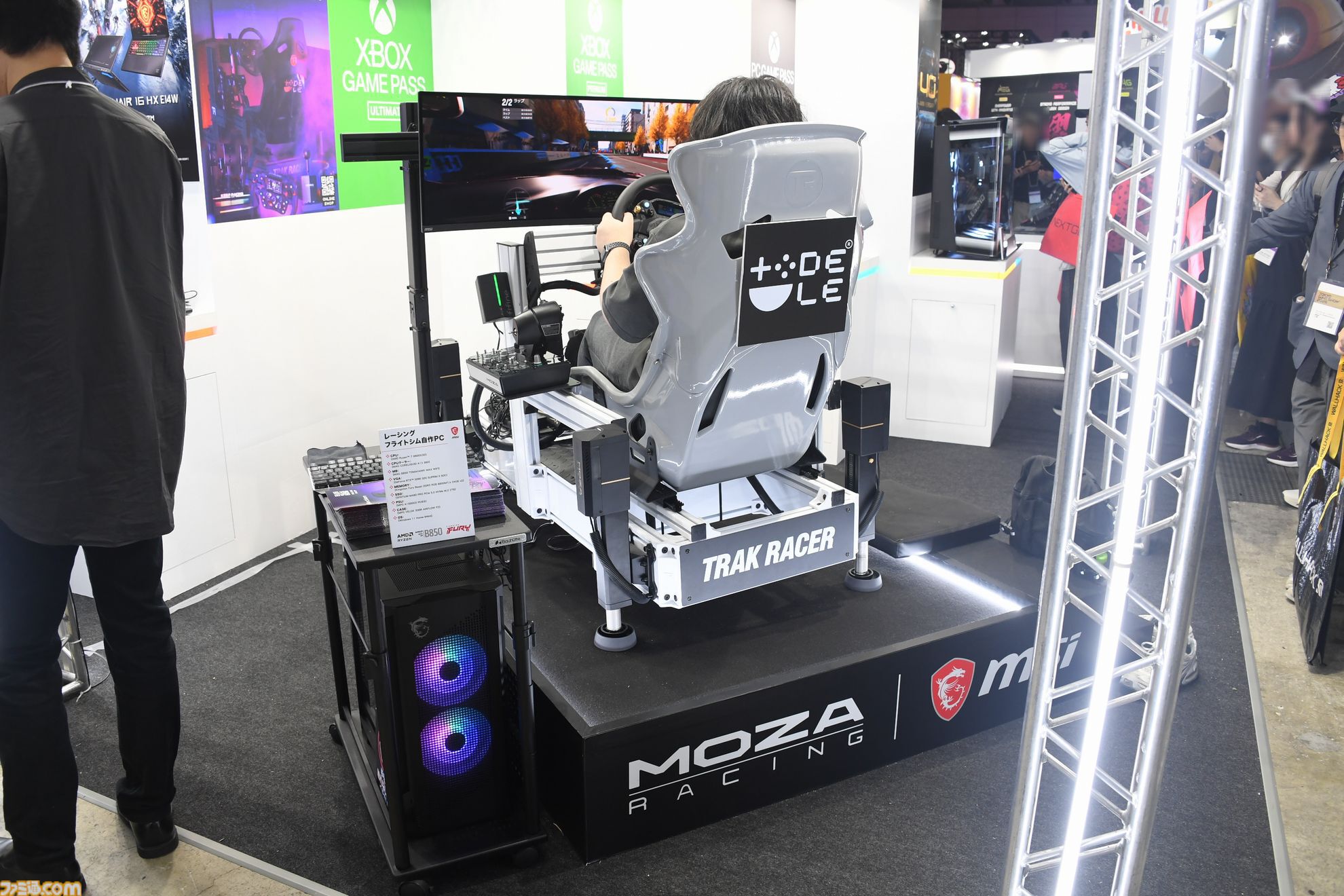 MSIブースで超本格的なドライビングが味わえる！ 総額200万円超えのデスクトップPCの中には3つの液晶ディスプレイを搭載【TGS2026】