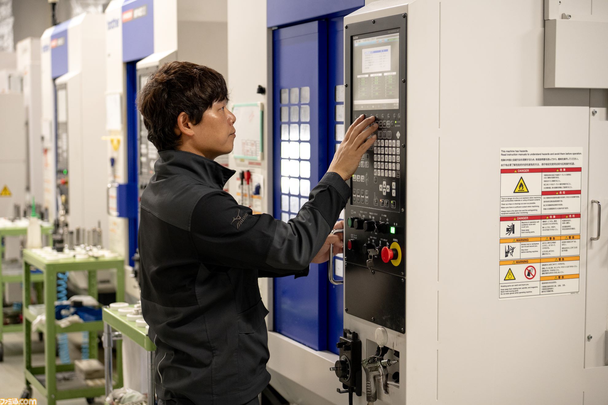 『ロックマン』ロックバスターが1/1スケールで実現。職人たちが緻密な造形と究極の青を追求した逸品。TGS2026のカプコンブースで出展