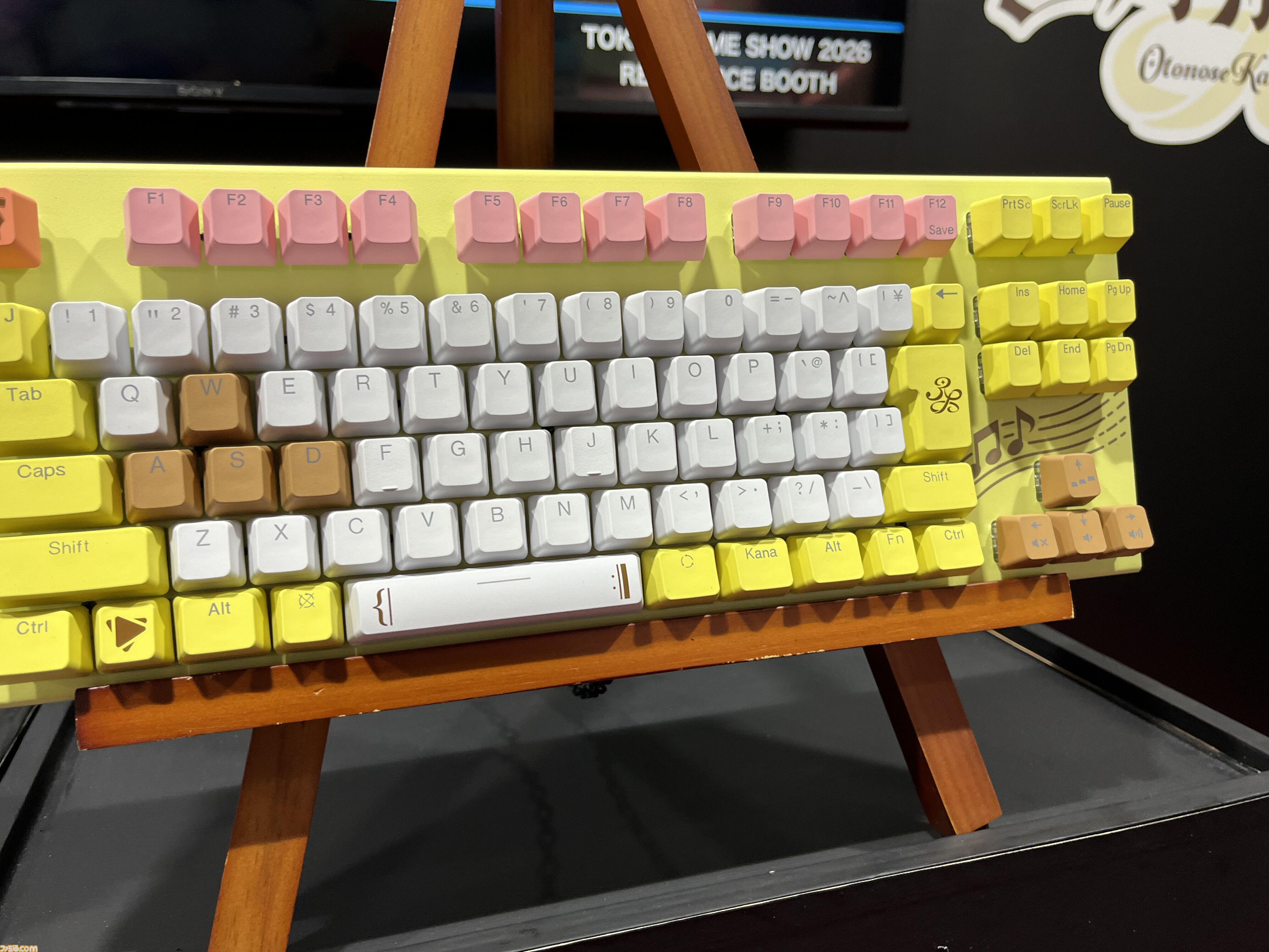 ホロライブ】博衣こより＆音乃瀬奏モデルのゲーミングキーボード
