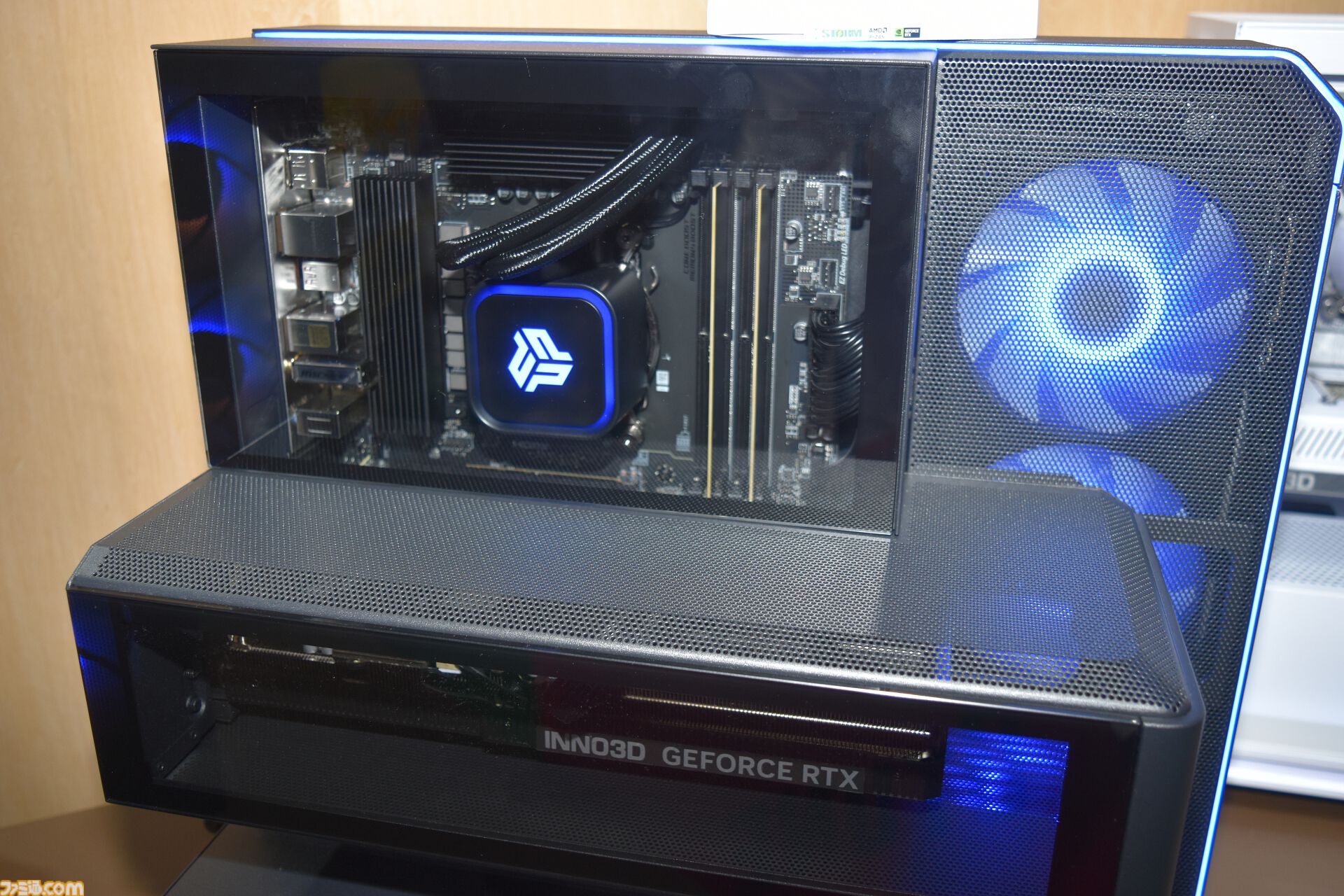 画像ページ (21/27) 【NVIDIA】アーケード筐体風や画面だらけの自作PC