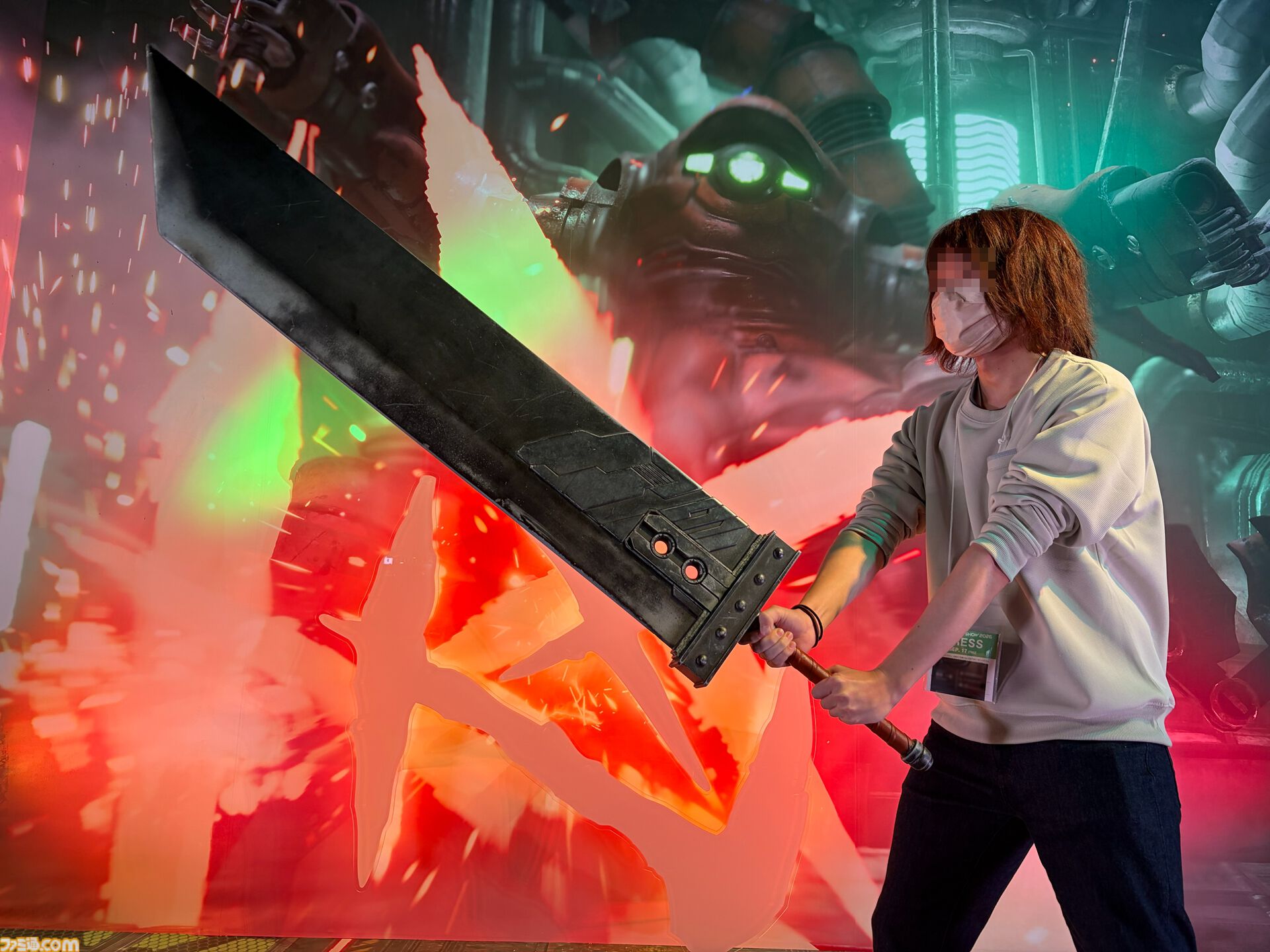『FF7』セフィロスとあのシーンを再現！ バスターソードを持ってキメる“凶斬り”撮影コーナーと、スクエニブースにはフォトスポットが多数【TGS2026】